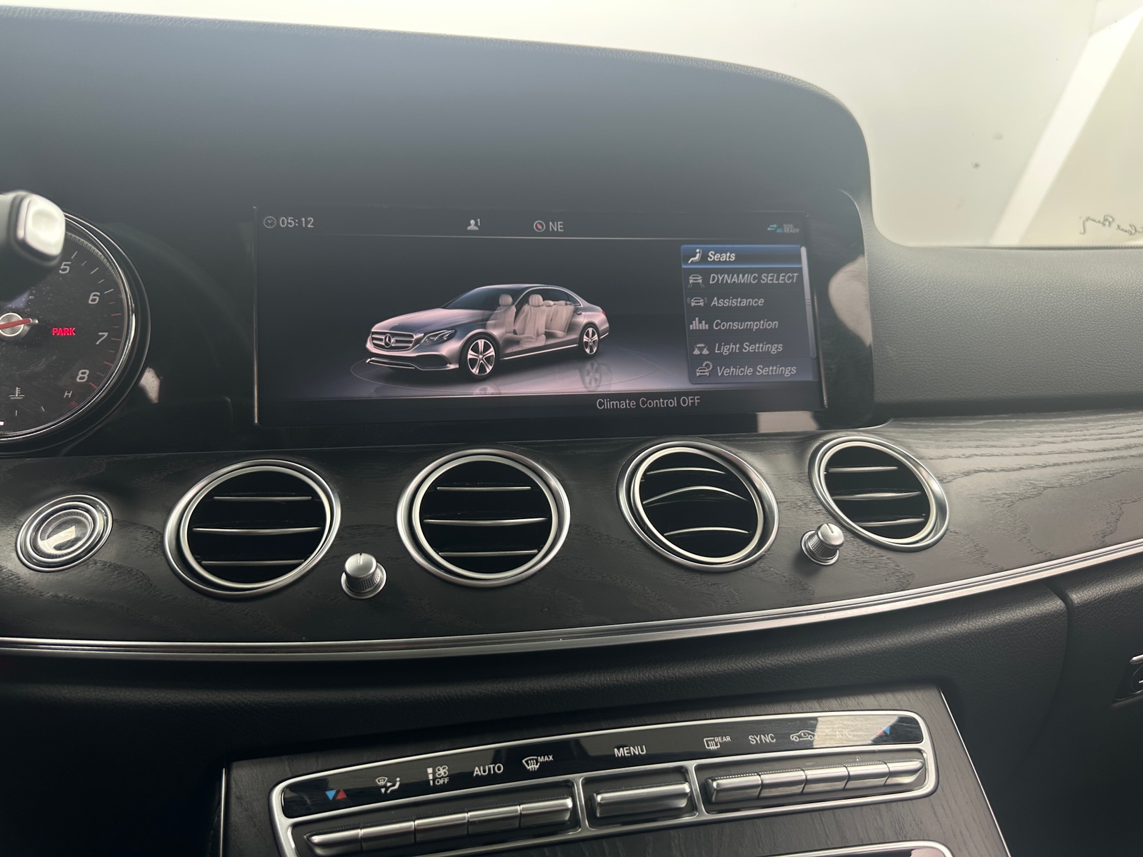 Thumbnail: 2019 Mercedes-Benz E-Class - 3
