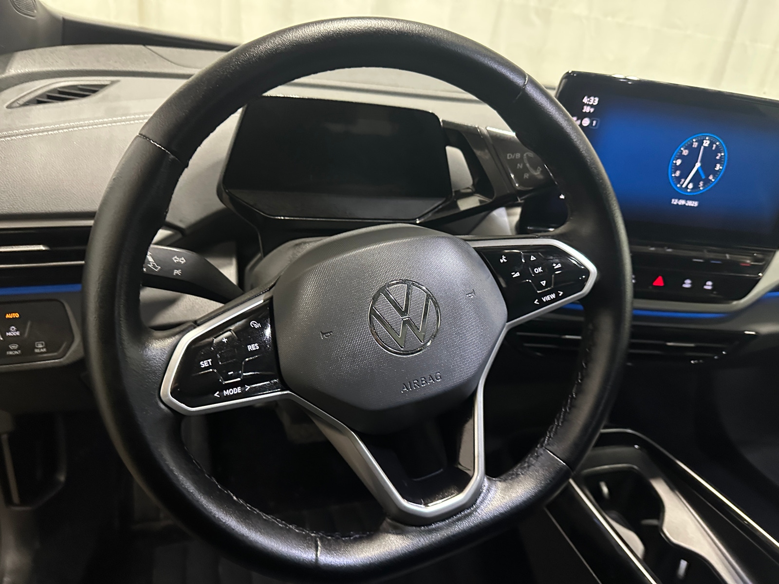 Thumbnail: 2023 Volkswagen ID.4 - 4