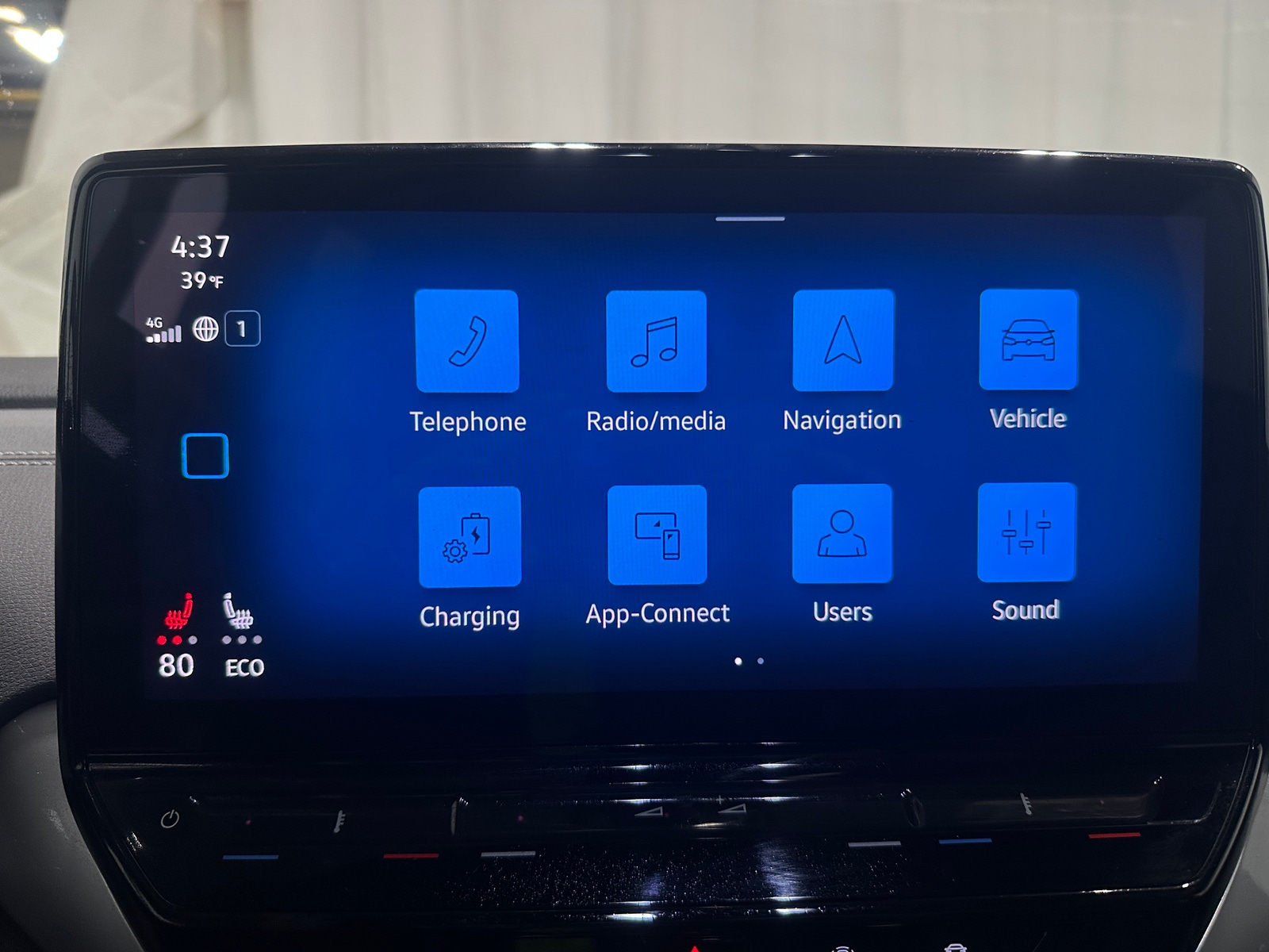 Thumbnail: 2023 Volkswagen ID.4 - 3