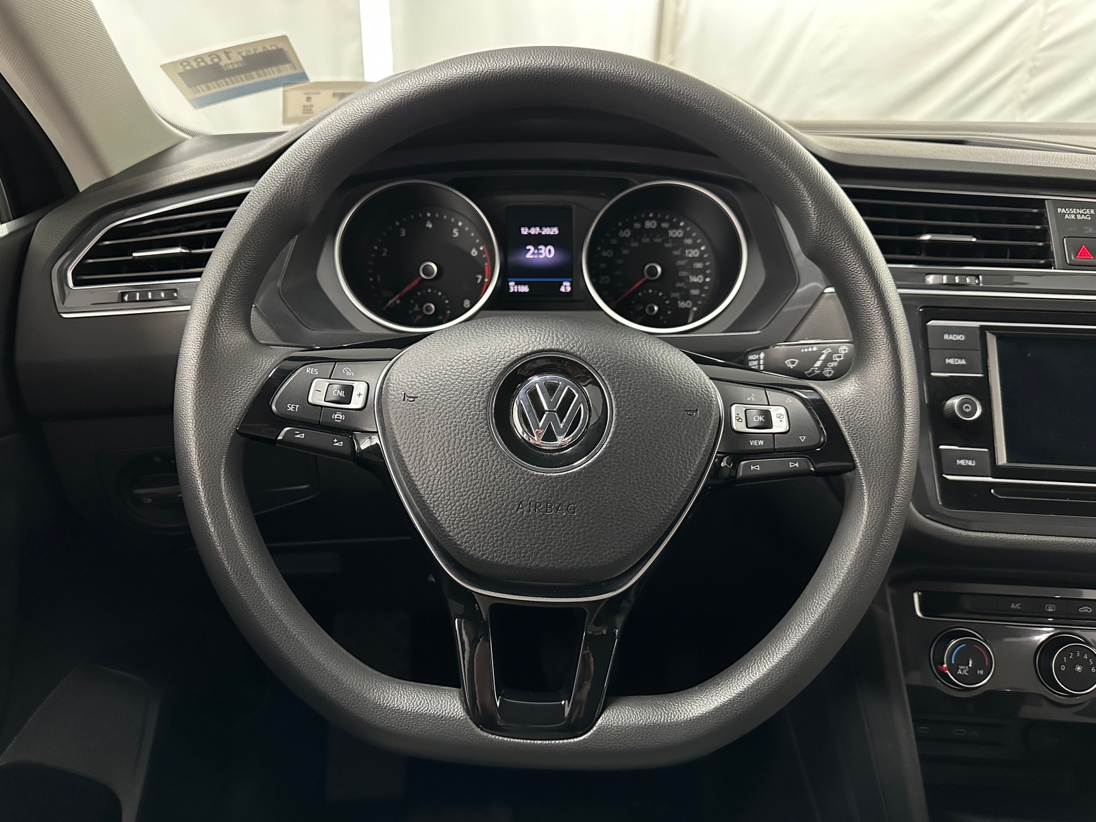 Thumbnail: 2020 Volkswagen Tiguan - 5