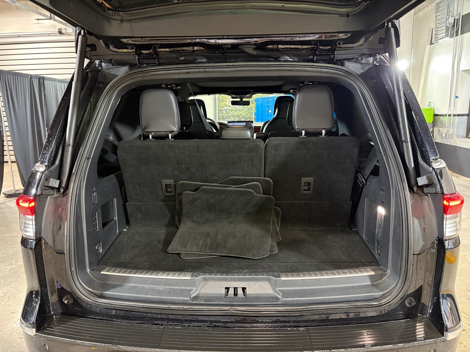 Thumbnail: 2024 Lincoln Navigator - 6