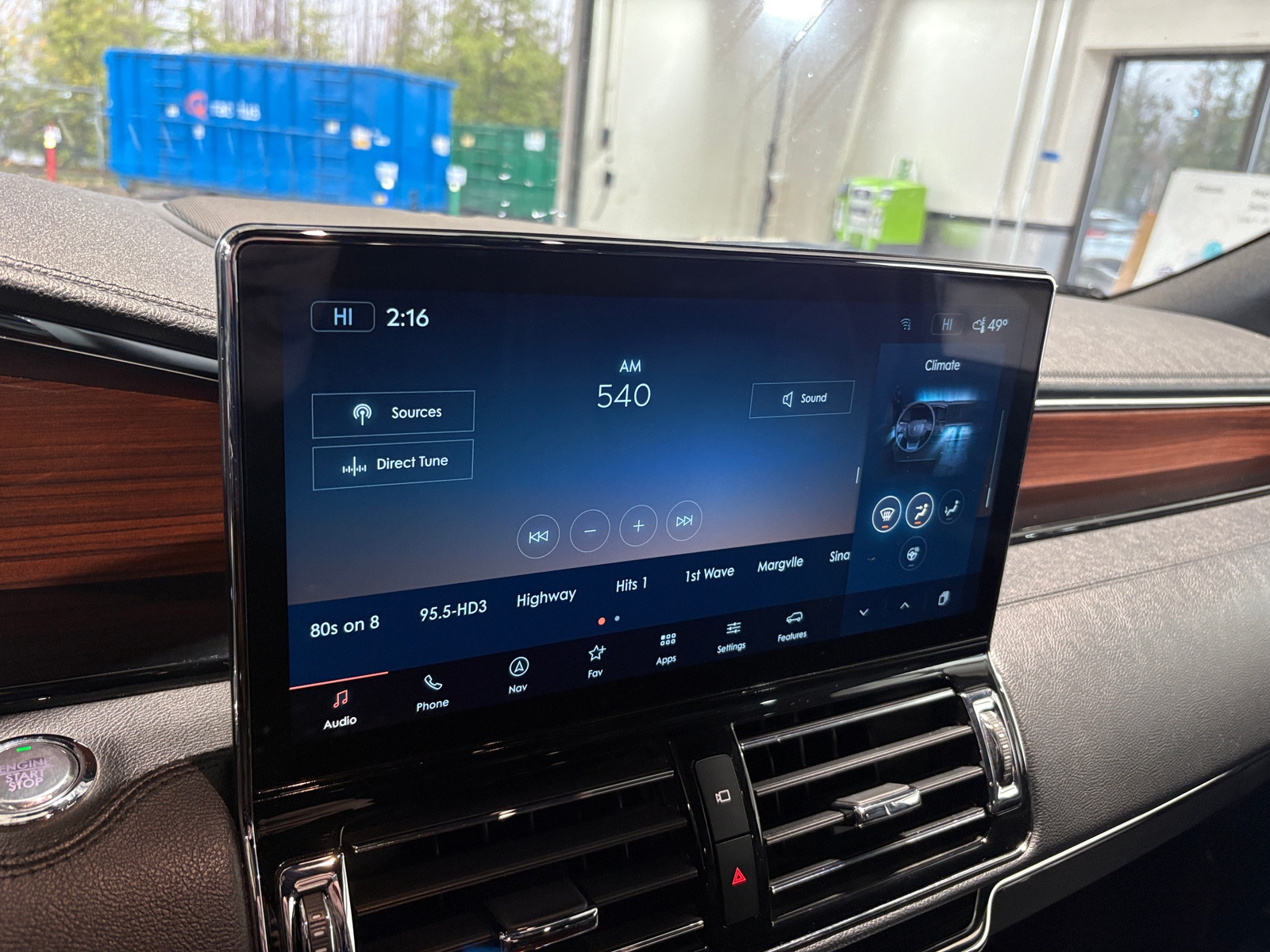 Thumbnail: 2024 Lincoln Navigator - 3