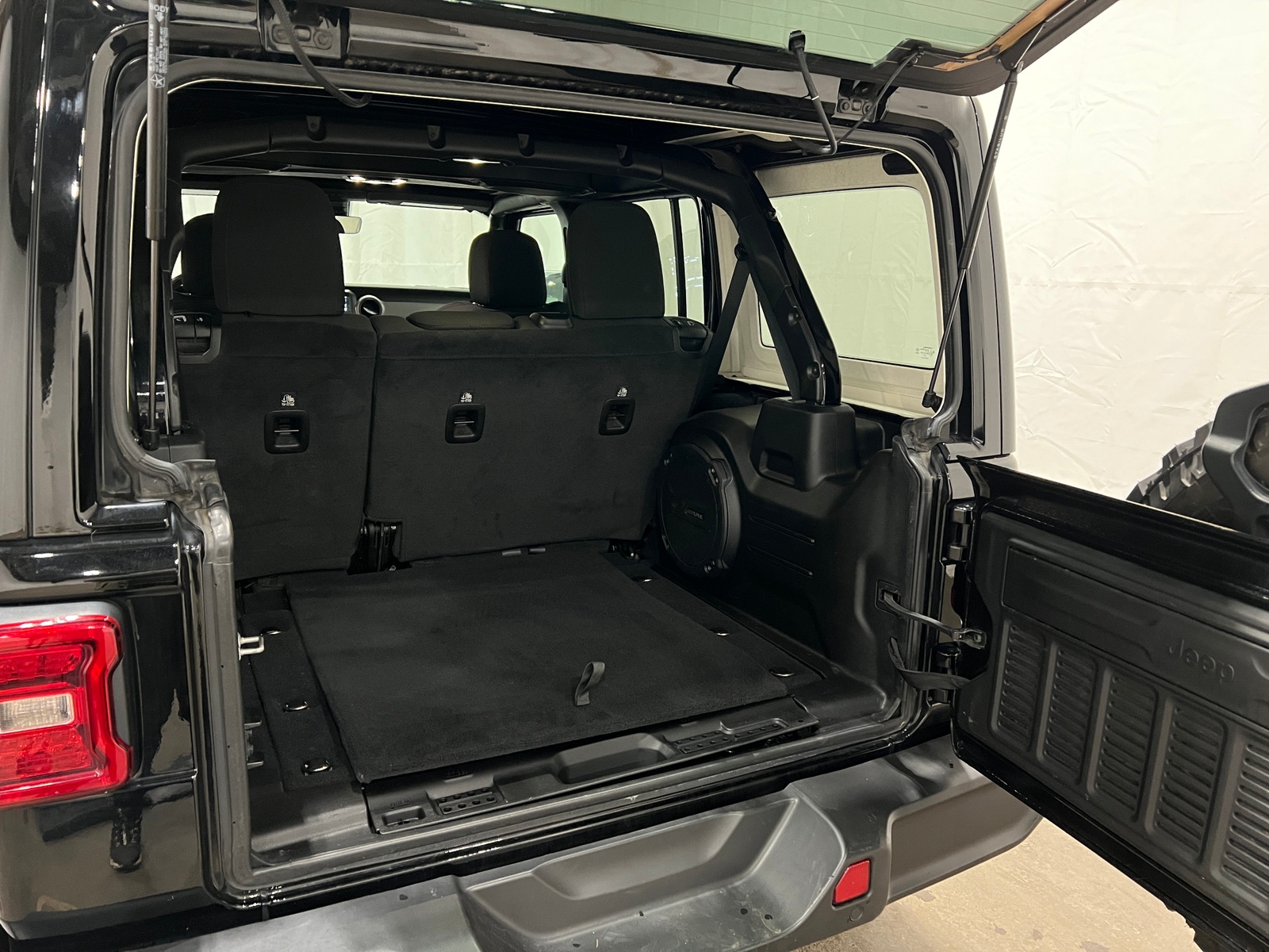 Thumbnail: 2021 Jeep Wrangler - 7