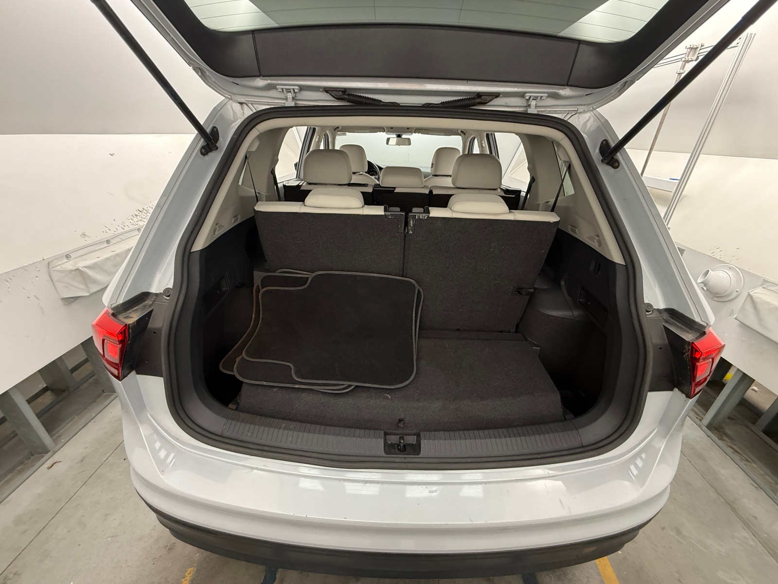 Thumbnail: 2019 Volkswagen Tiguan - 6