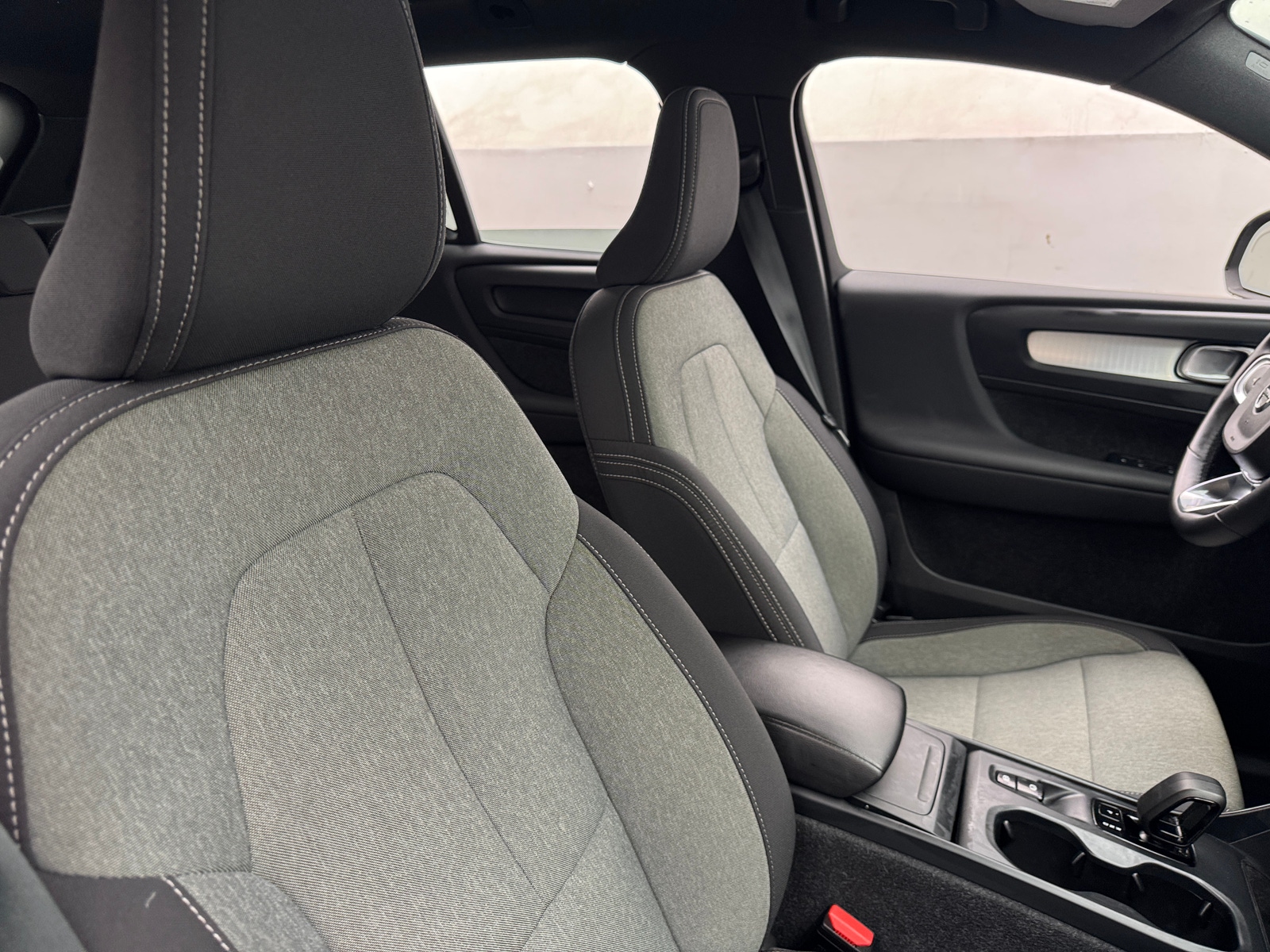 Thumbnail: 2024 Volvo XC40 - 2