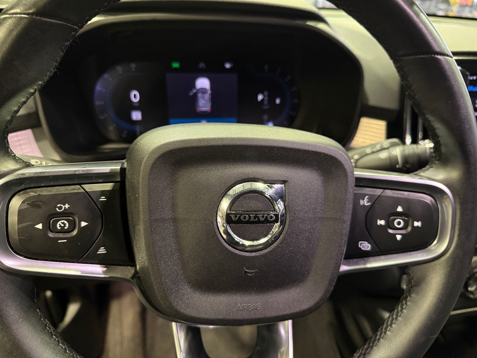 Thumbnail: 2024 Volvo XC40 - 5