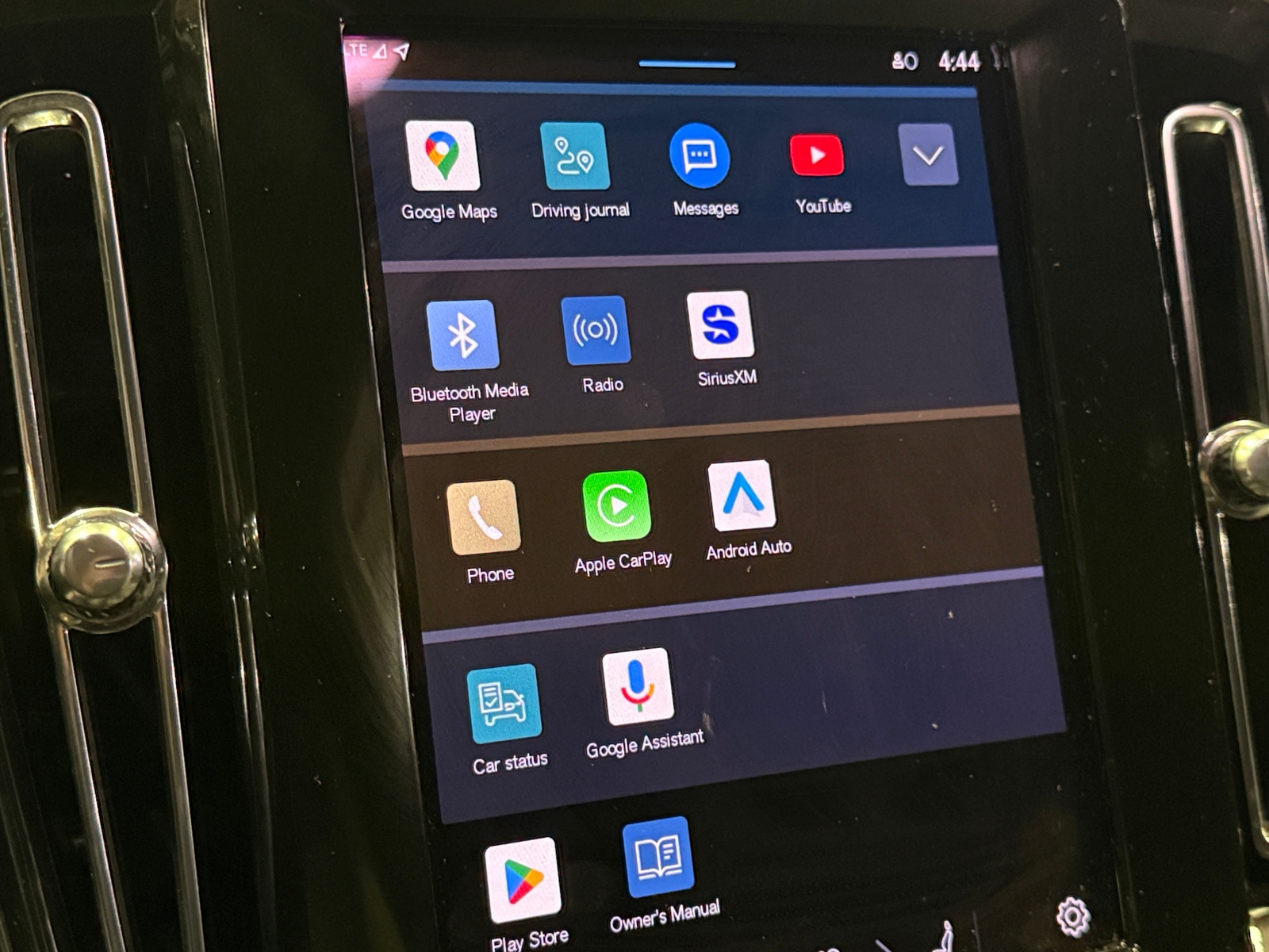 Thumbnail: 2024 Volvo XC40 - 4