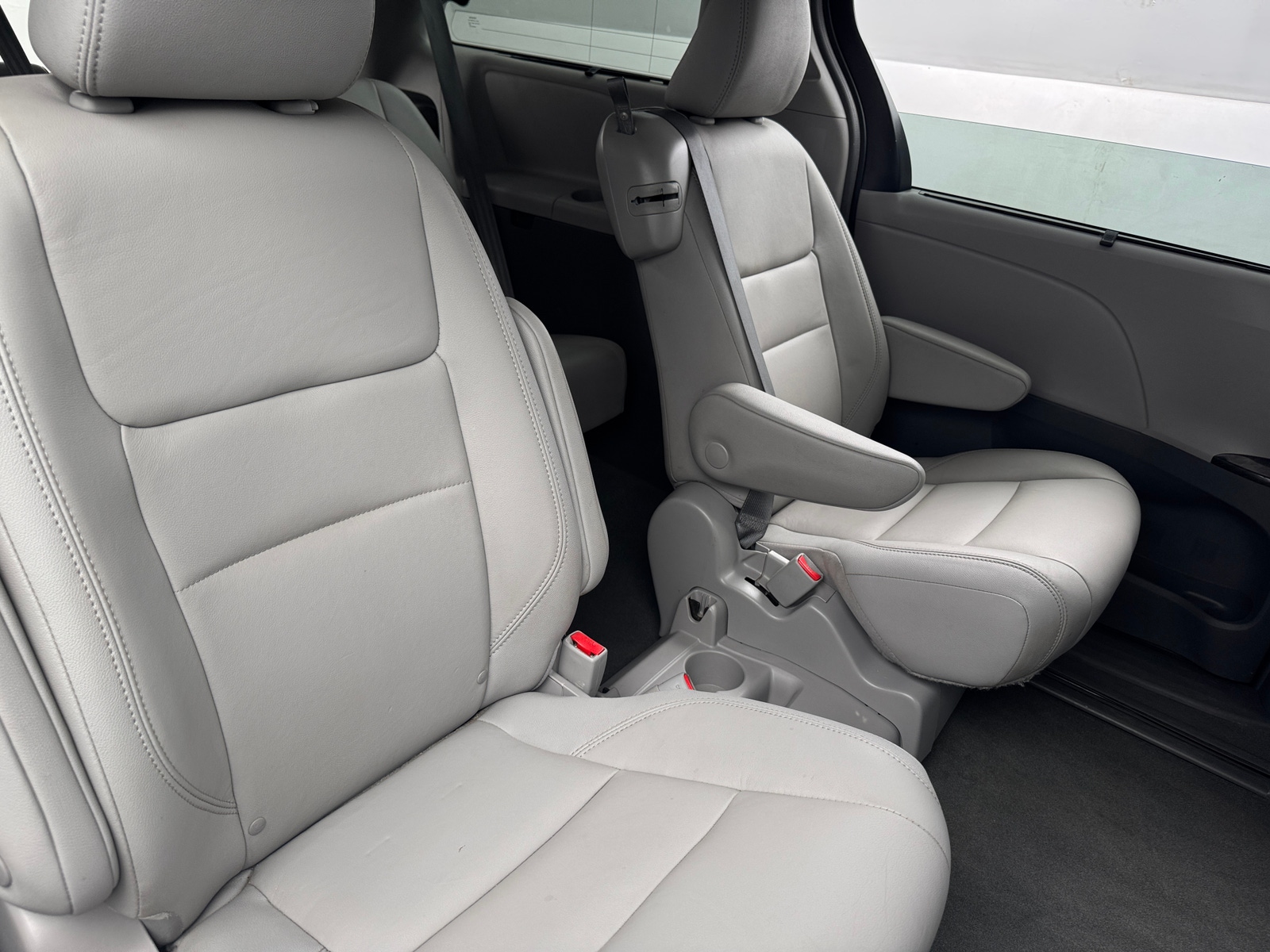 Thumbnail: 2019 Toyota Sienna - 5