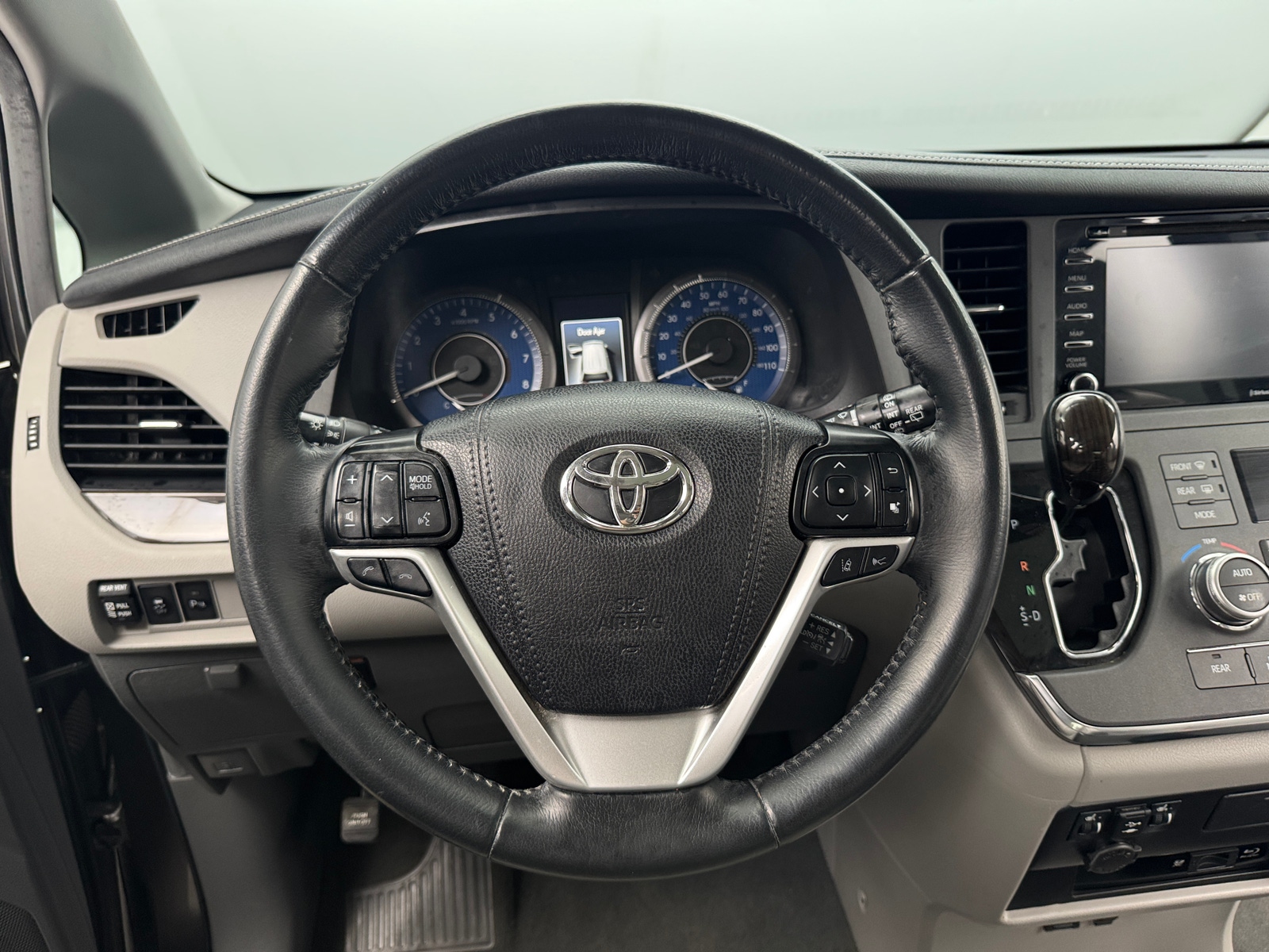 Thumbnail: 2019 Toyota Sienna - 4