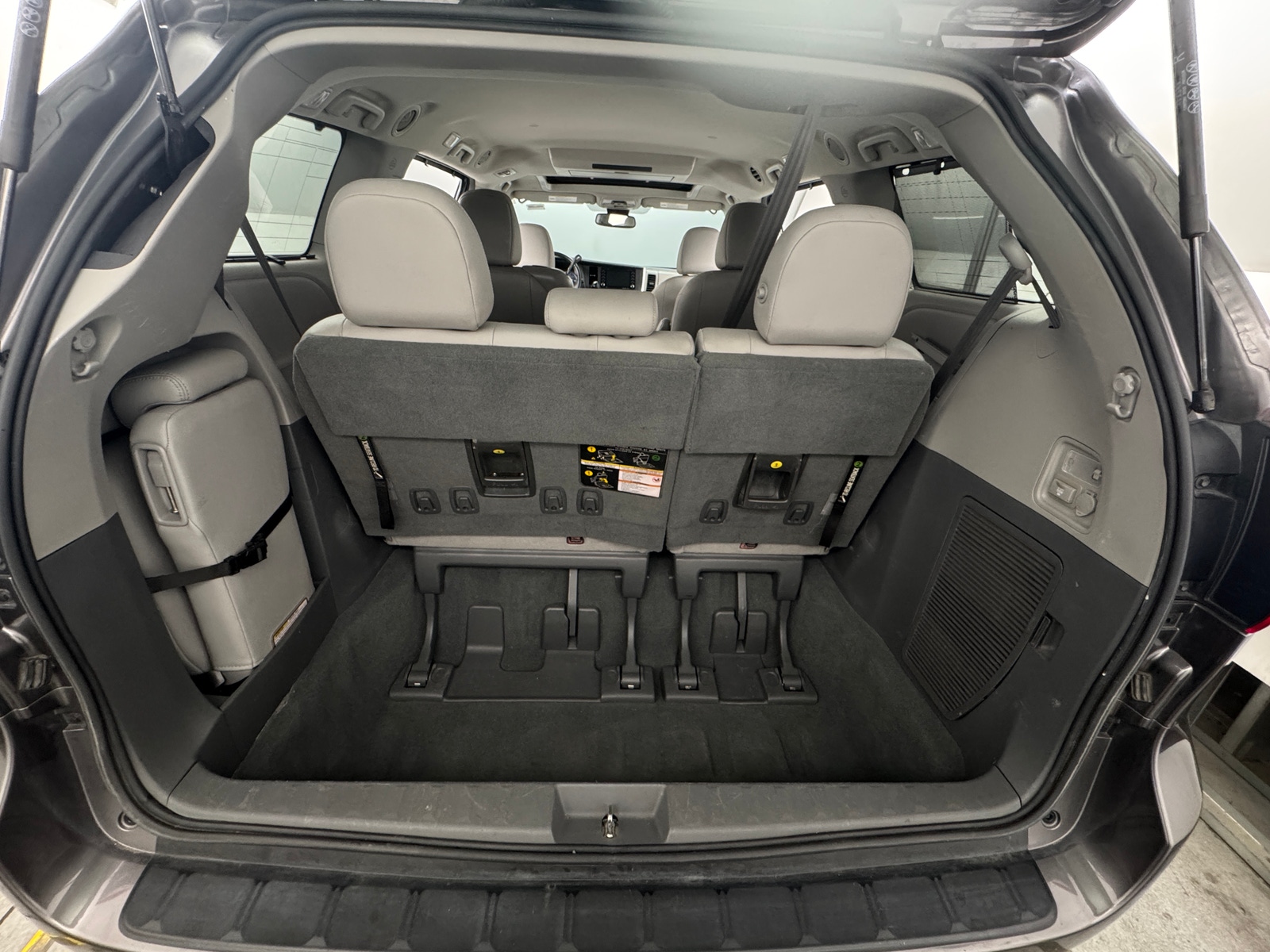 Thumbnail: 2019 Toyota Sienna - 6