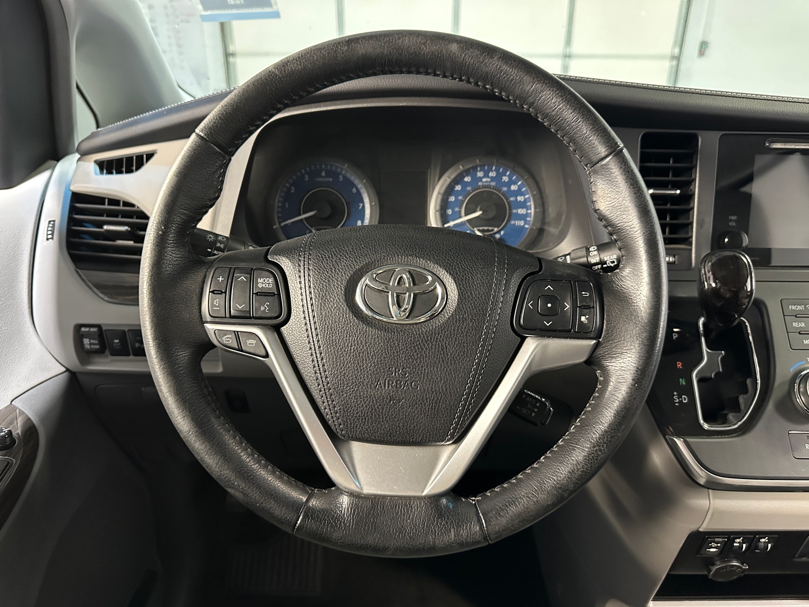 Thumbnail: 2015 Toyota Sienna - 4