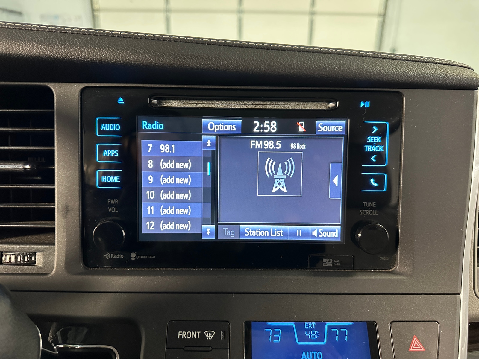 Thumbnail: 2015 Toyota Sienna - 3