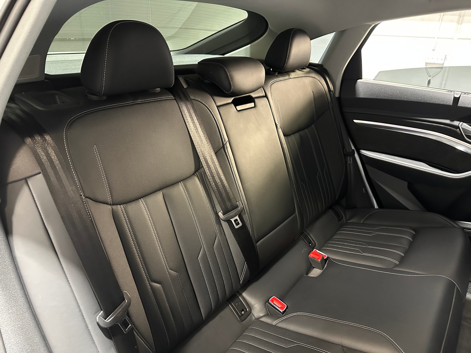 Thumbnail: 2021 Audi e-tron S - 5