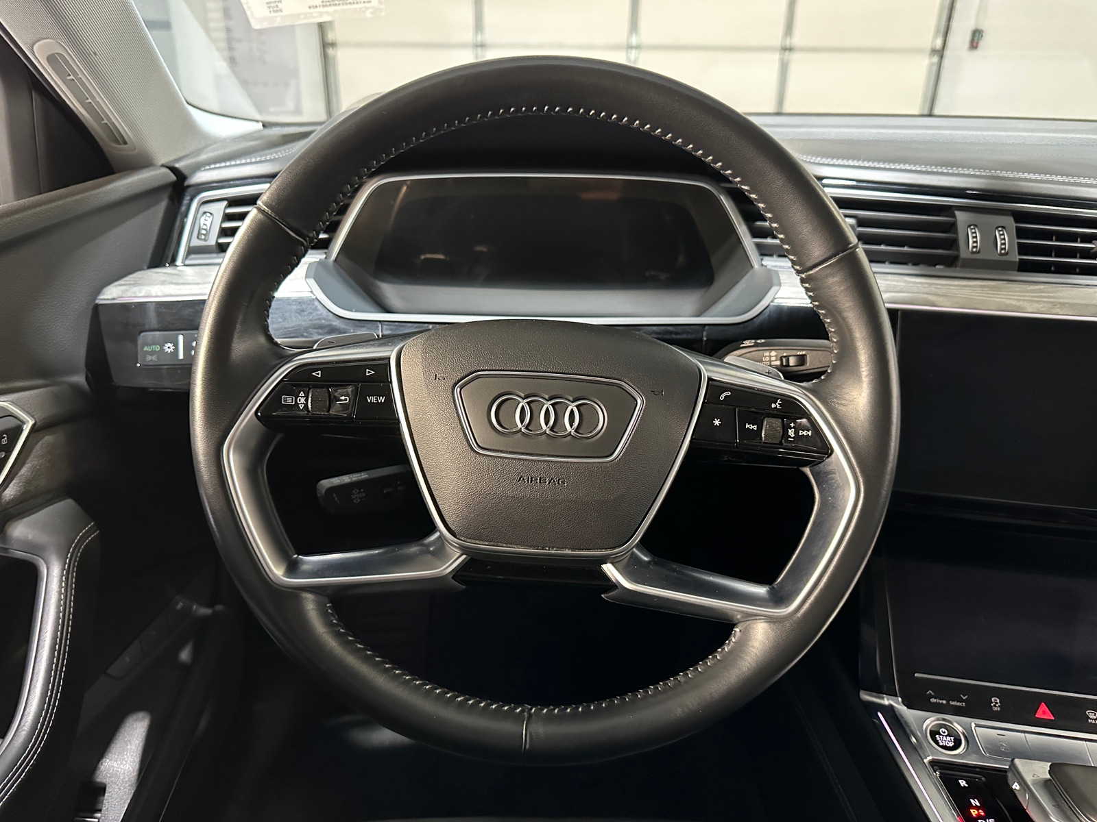 Thumbnail: 2021 Audi e-tron S - 4