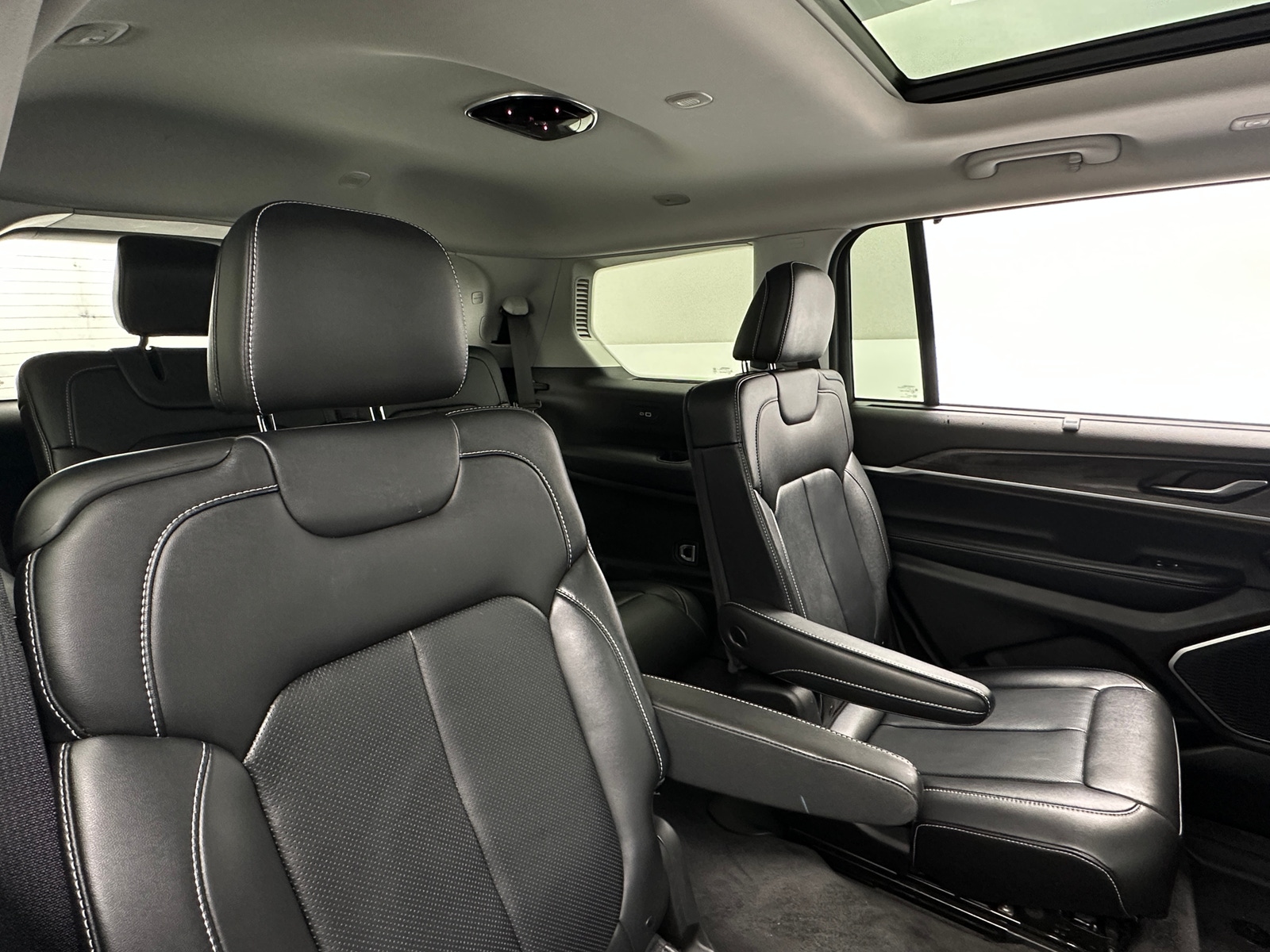 Thumbnail: 2022 Jeep Grand Cherokee L - 5