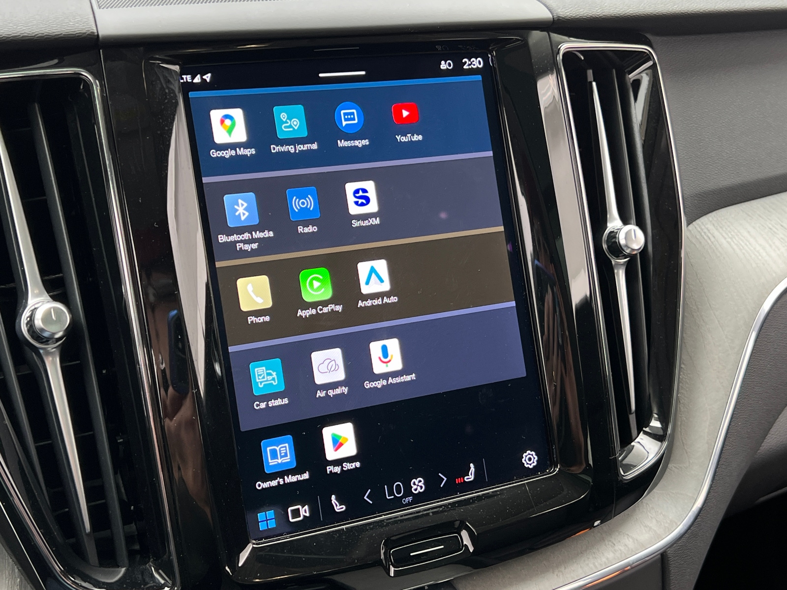 Thumbnail: 2025 Volvo XC60 - 3