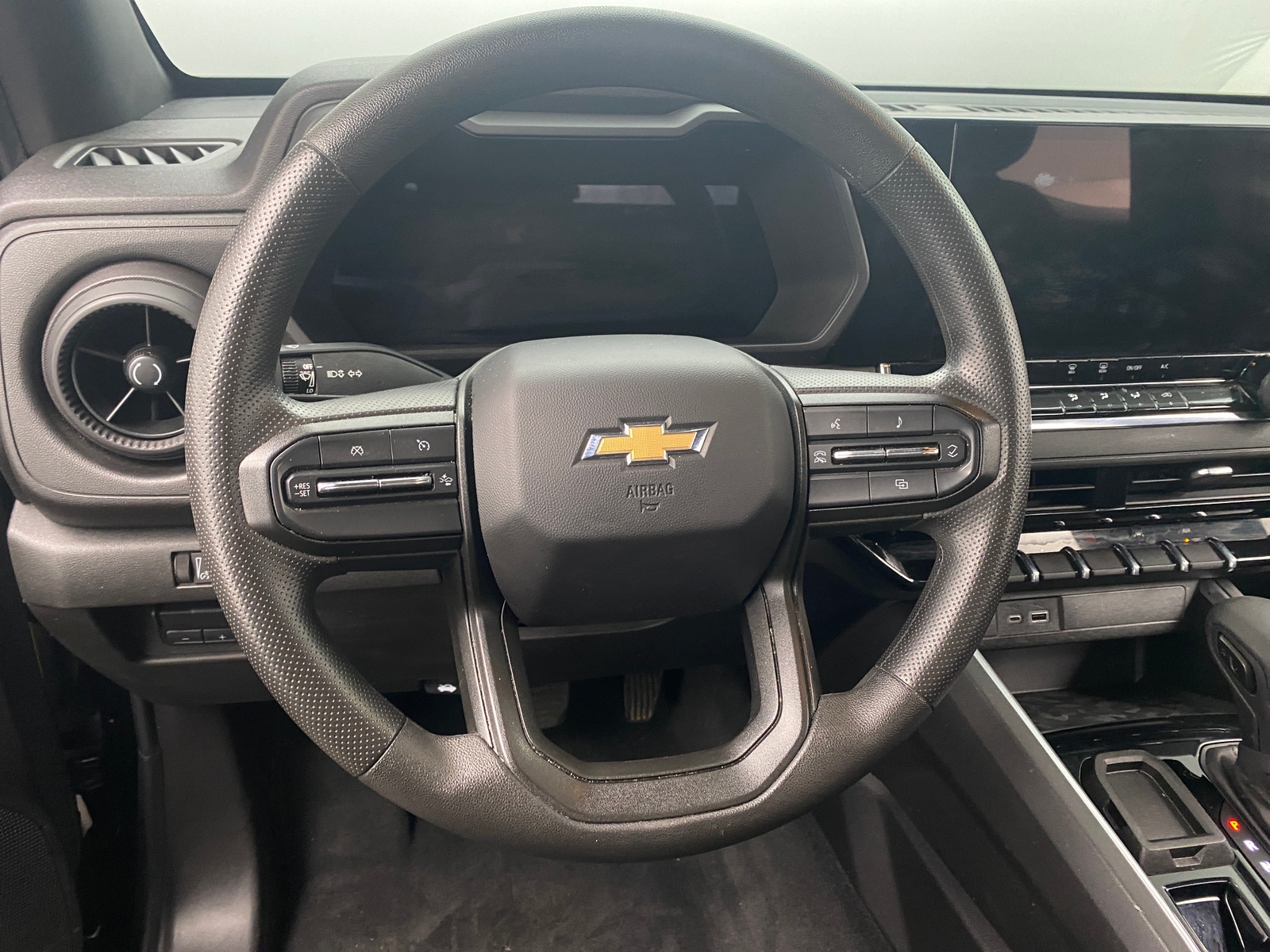 Thumbnail: 2023 Chevrolet Colorado - 5