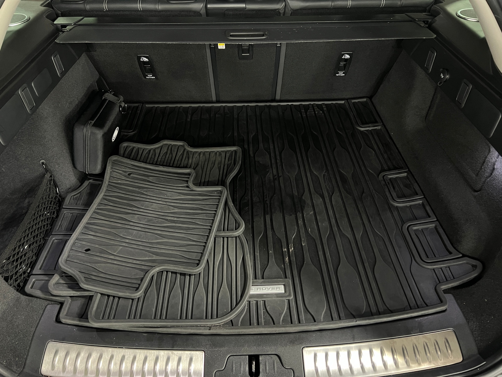 Thumbnail: 2021 Land Rover Range Rover Velar - 6