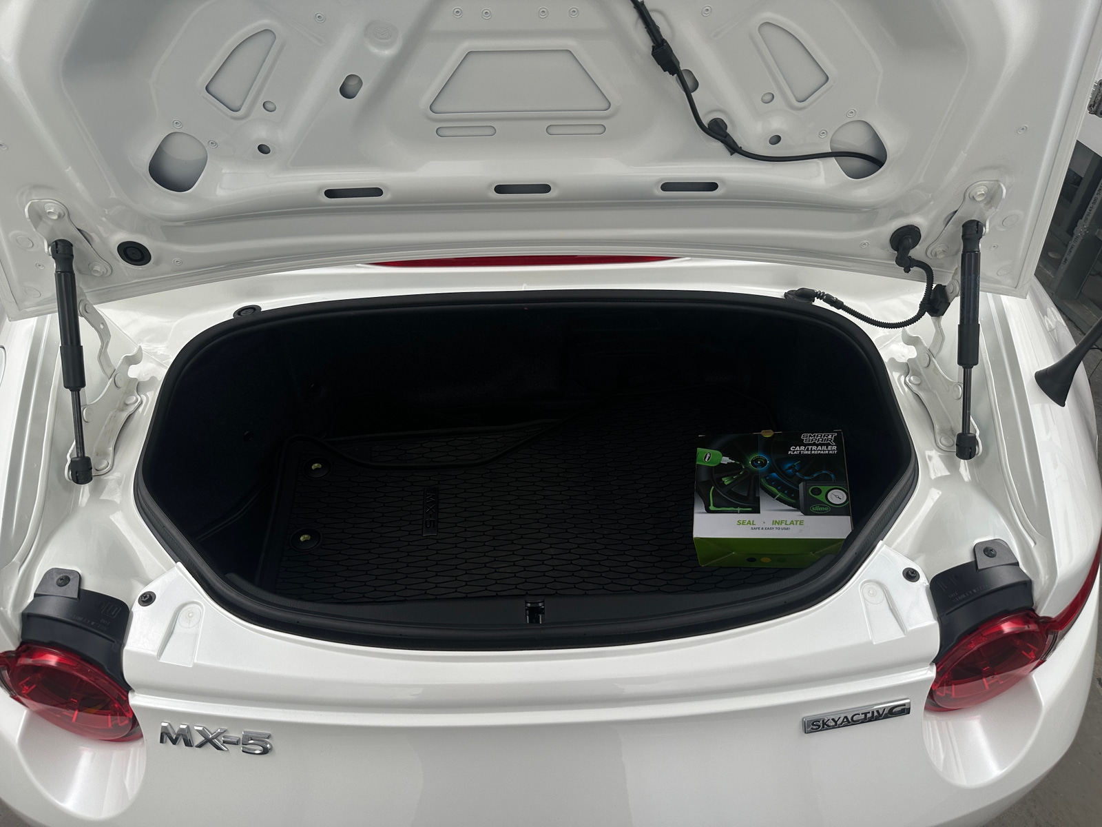 Thumbnail: 2022 Mazda MX-5 Miata - 4