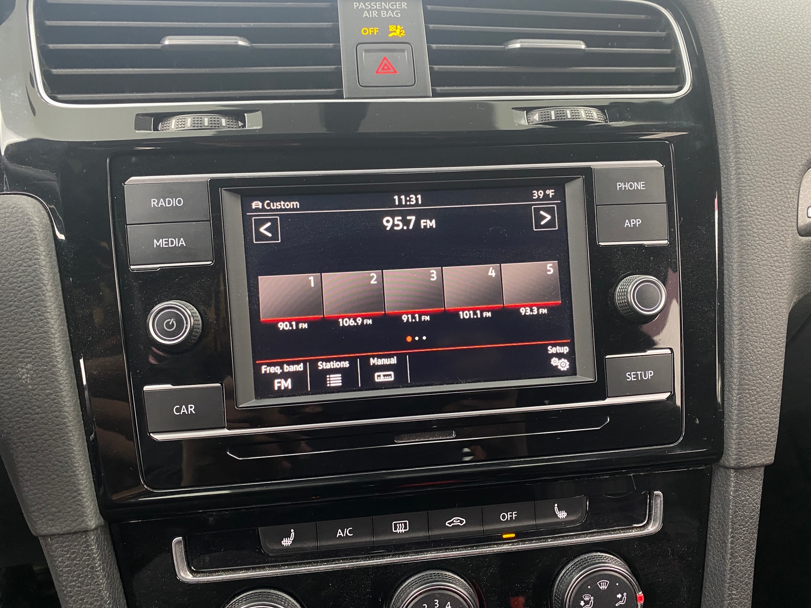 Thumbnail: 2019 Volkswagen Golf - 4