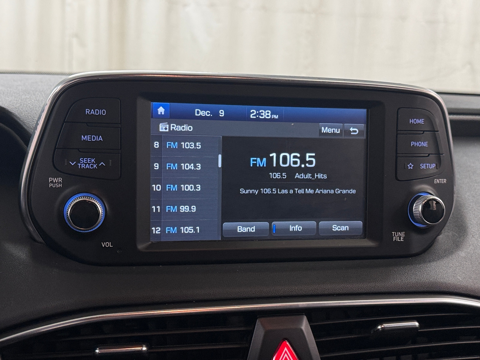 Thumbnail: 2020 Hyundai Santa Fe - 4