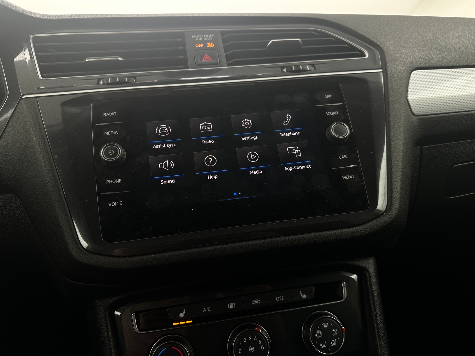 Thumbnail: 2024 Volkswagen Tiguan - 4