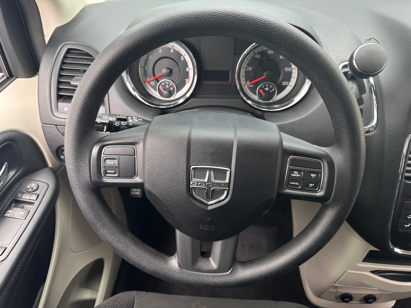 Thumbnail: 2016 Dodge Grand Caravan - 5