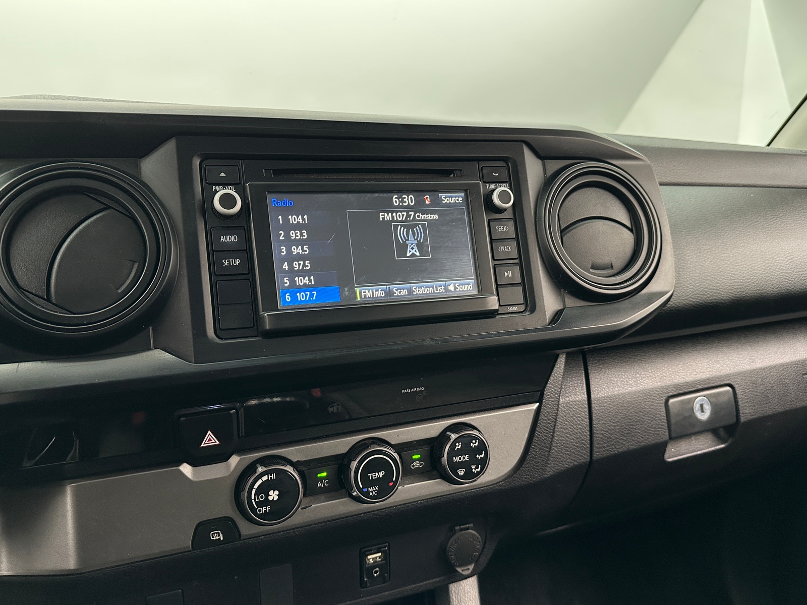 Thumbnail: 2018 Toyota Tacoma - 4