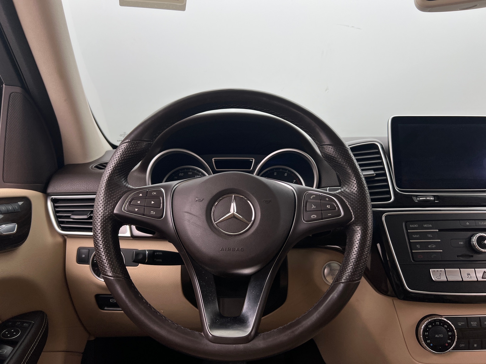 Thumbnail: 2016 Mercedes-Benz GLE - 4