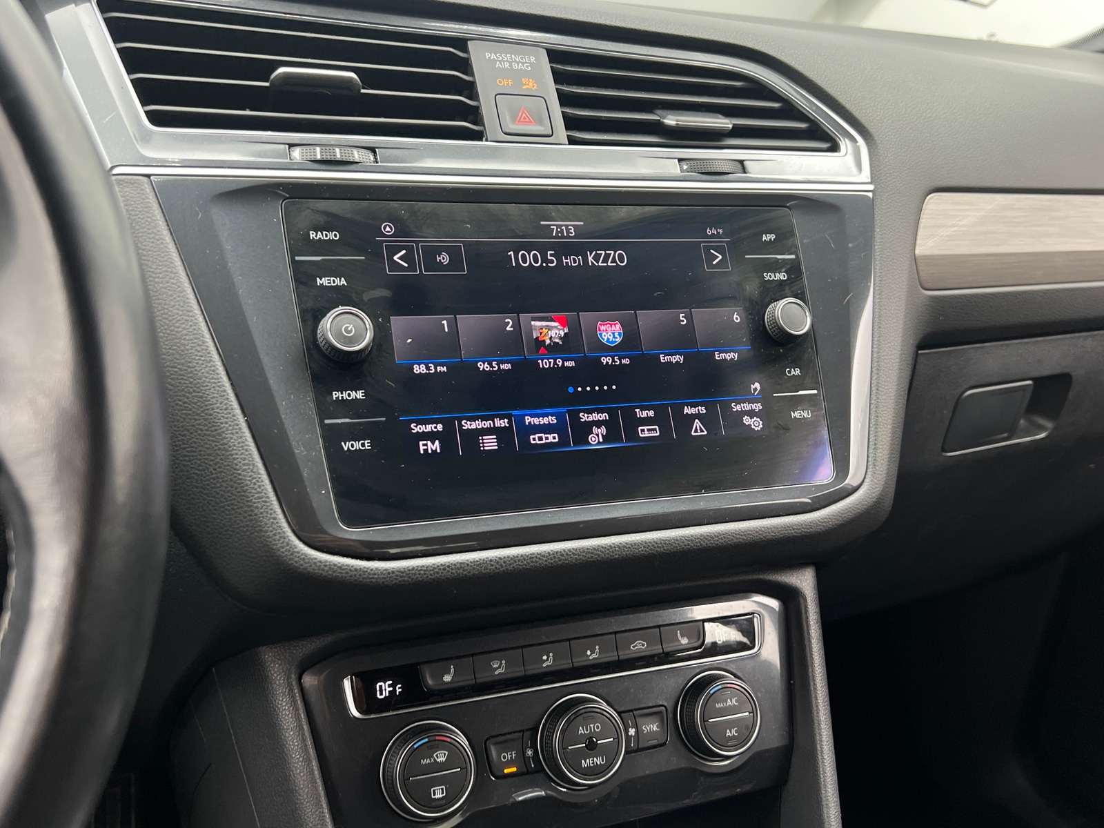 Thumbnail: 2021 Volkswagen Tiguan - 3