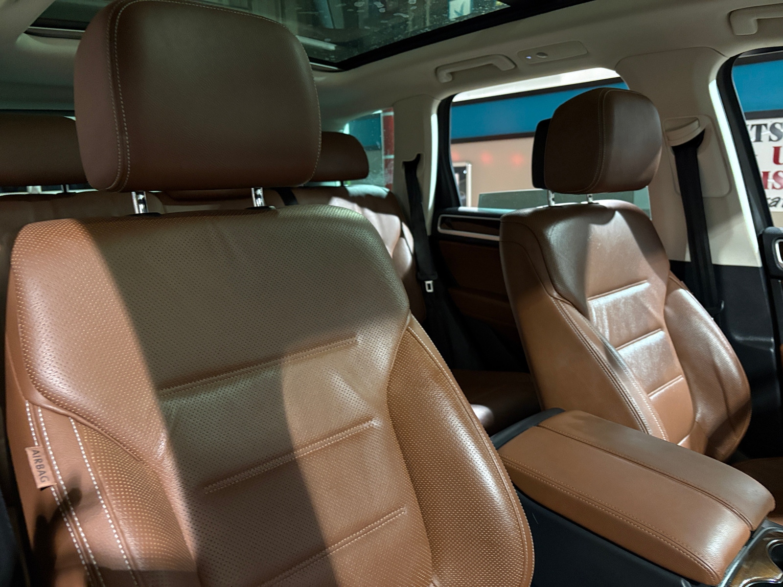 Thumbnail: 2016 Volkswagen Touareg - 2