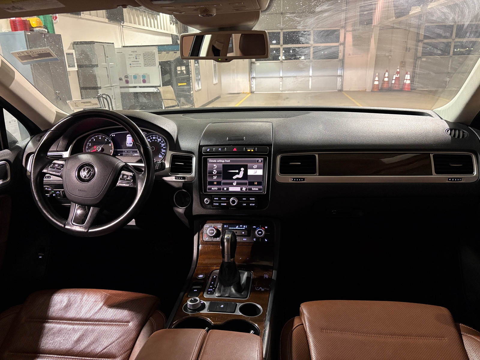 Thumbnail: 2016 Volkswagen Touareg - 3