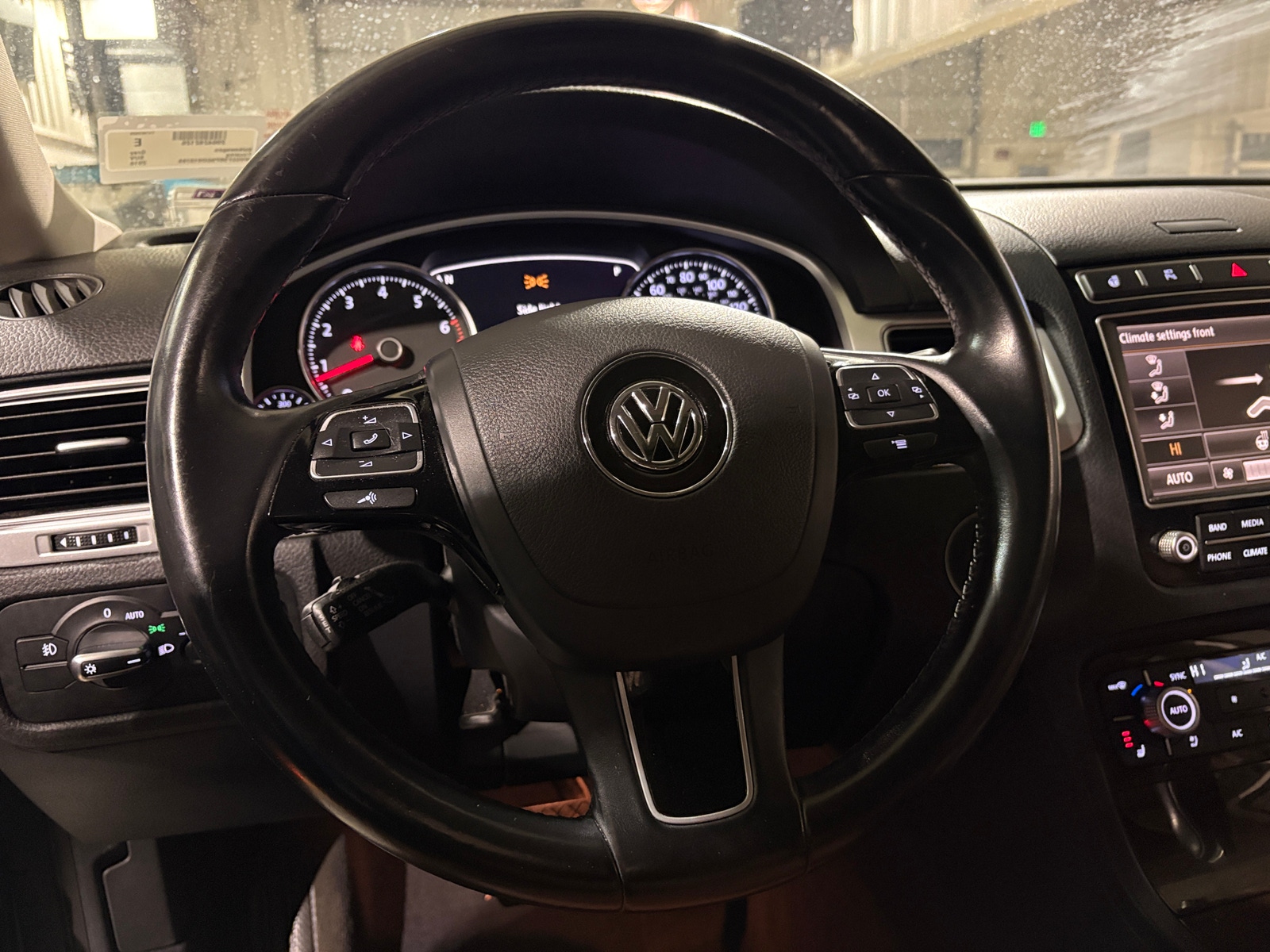 Thumbnail: 2016 Volkswagen Touareg - 5