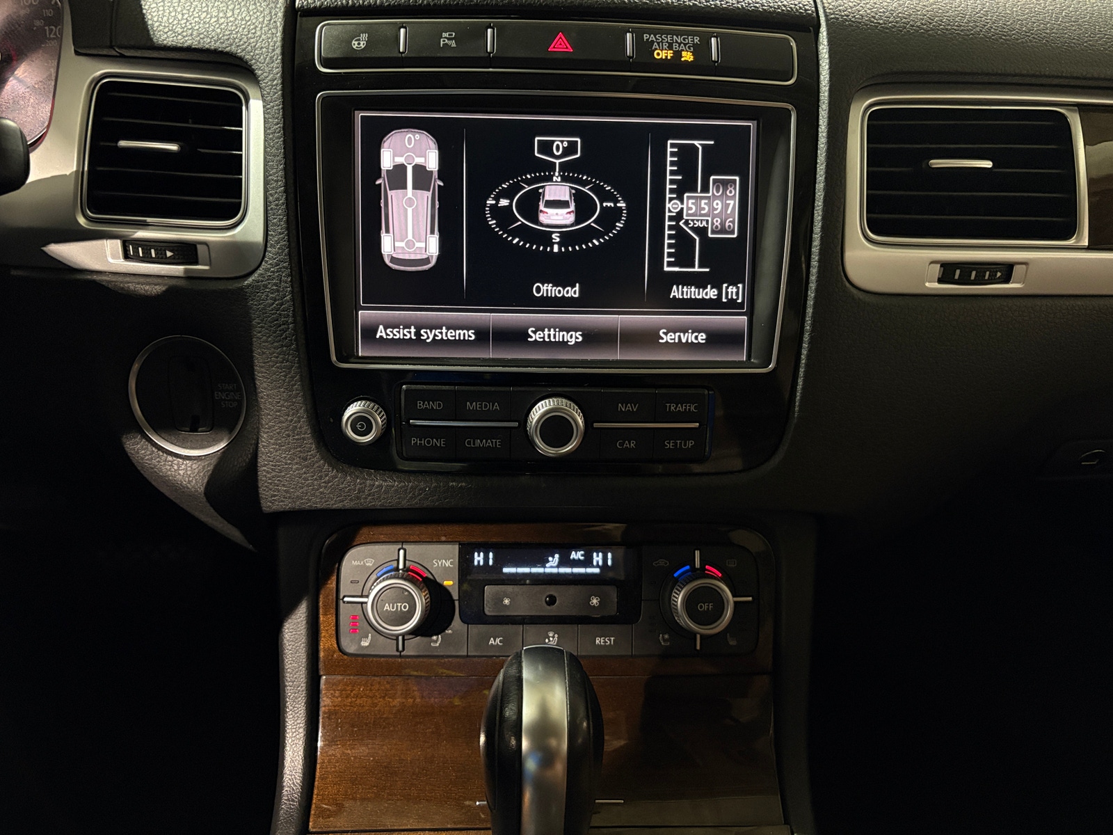 Thumbnail: 2016 Volkswagen Touareg - 4