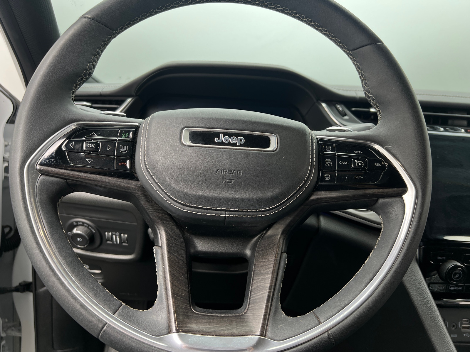 Thumbnail: 2023 Jeep Grand Cherokee L - 4