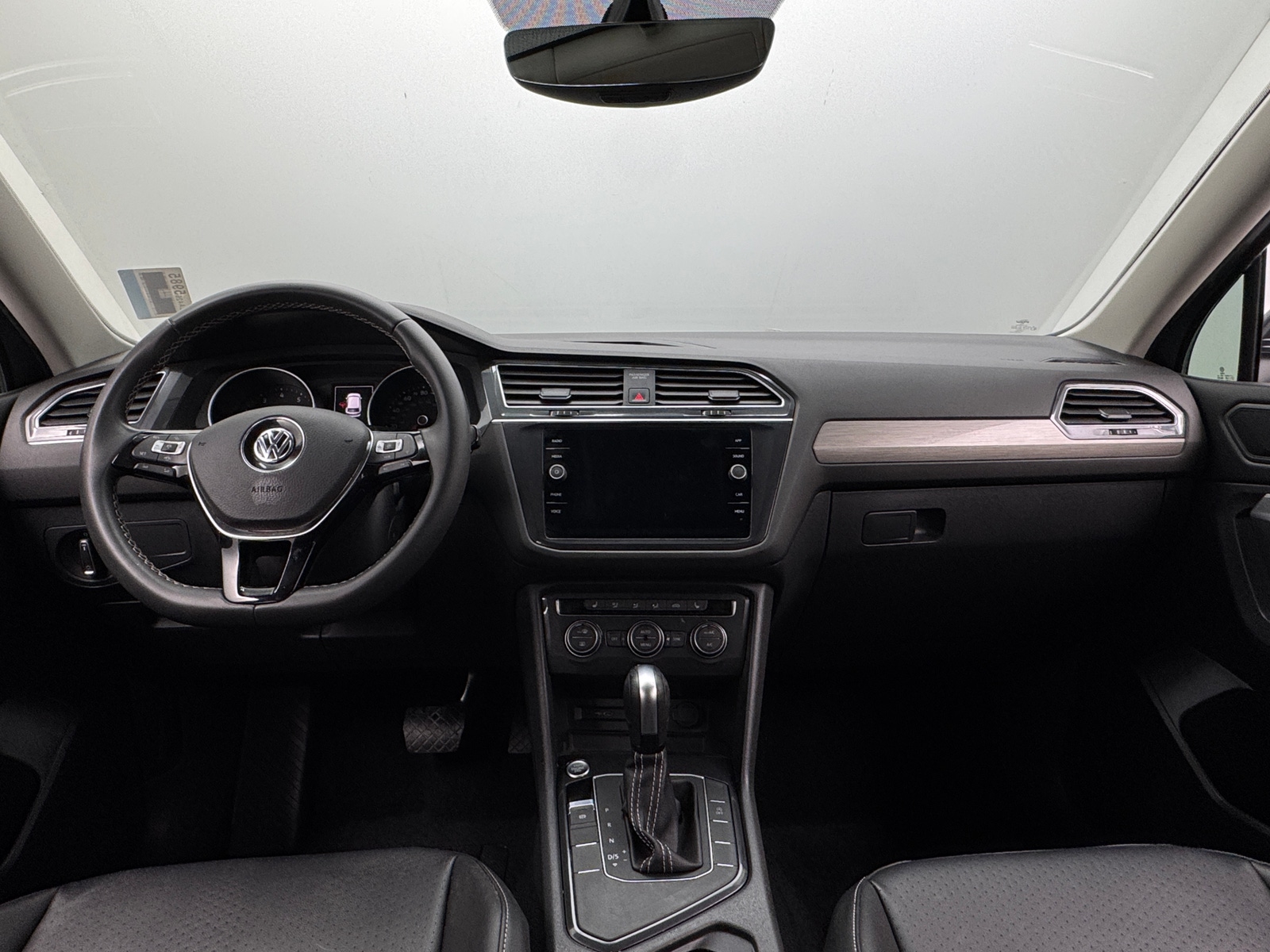 Thumbnail: 2021 Volkswagen Tiguan - 2