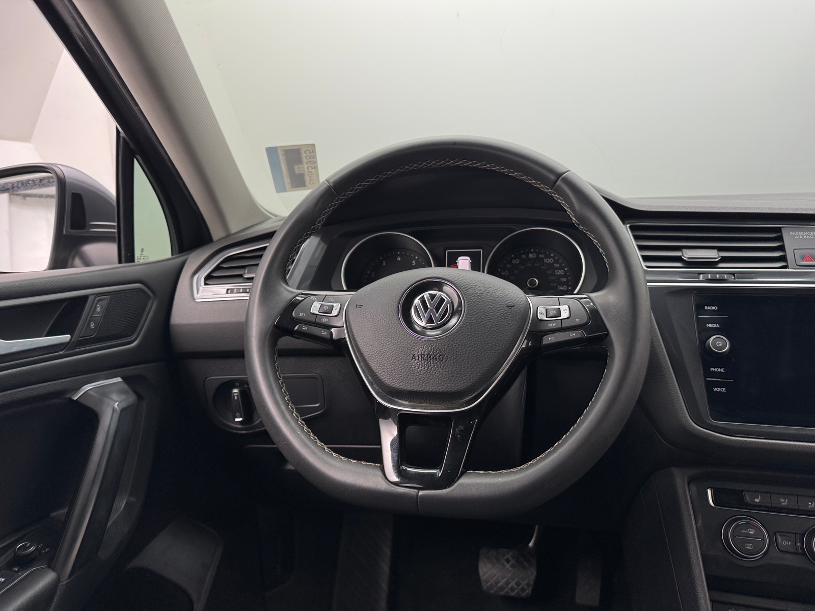 Thumbnail: 2021 Volkswagen Tiguan - 4