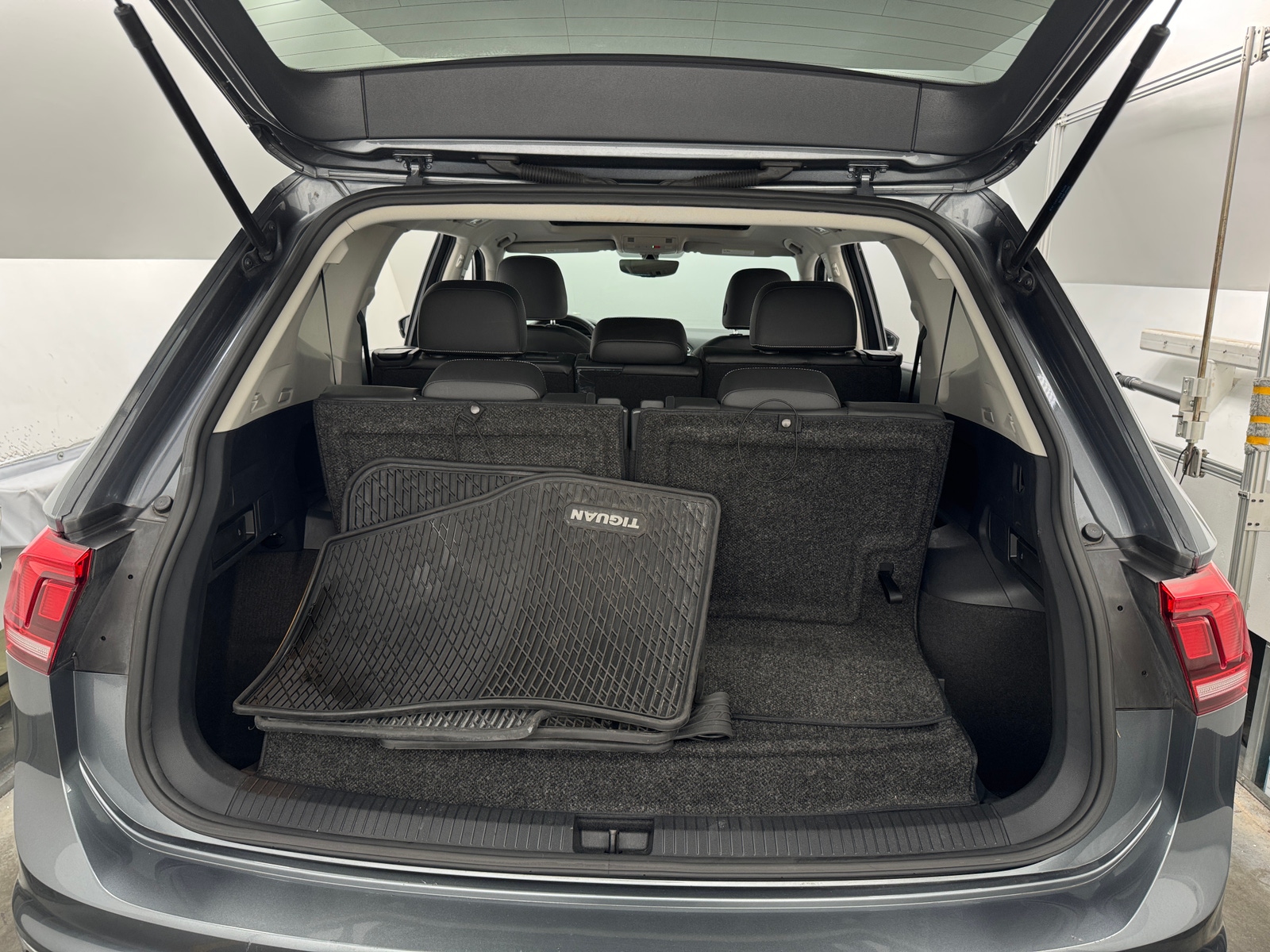 Thumbnail: 2021 Volkswagen Tiguan - 6