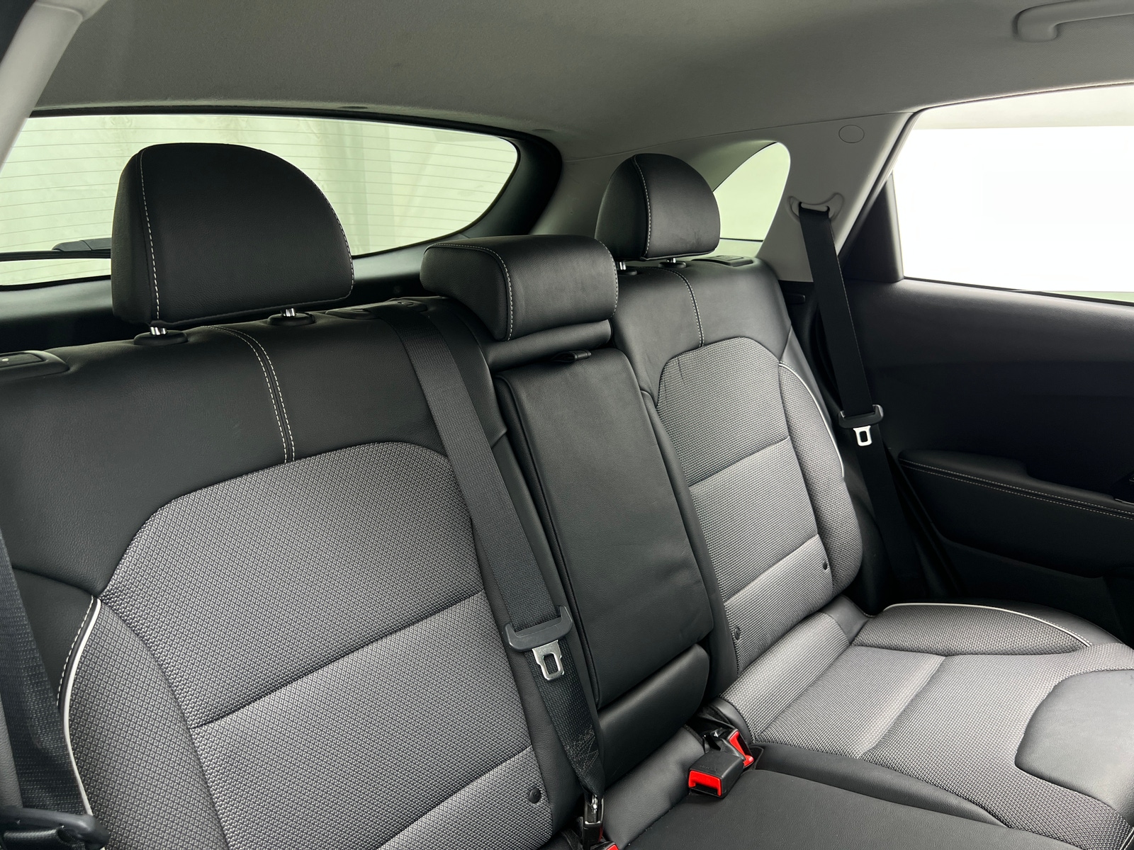 Thumbnail: 2022 Kia Niro - 6