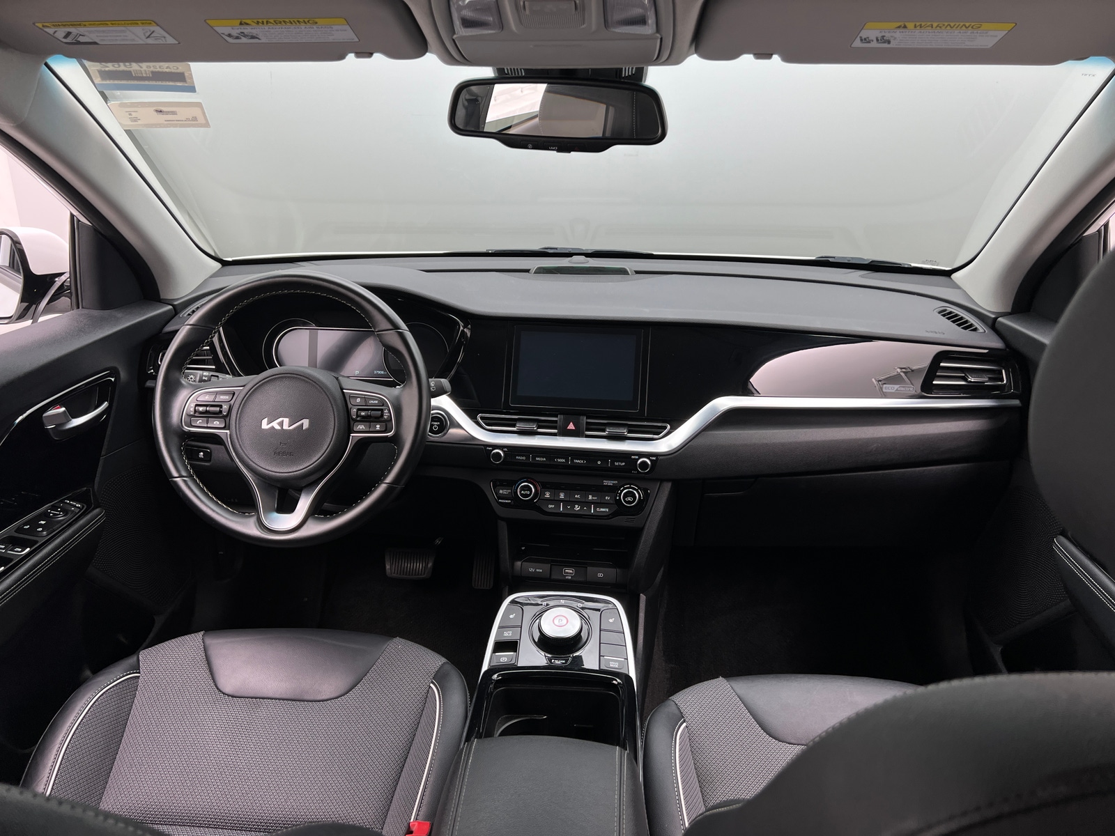 Thumbnail: 2022 Kia Niro - 3