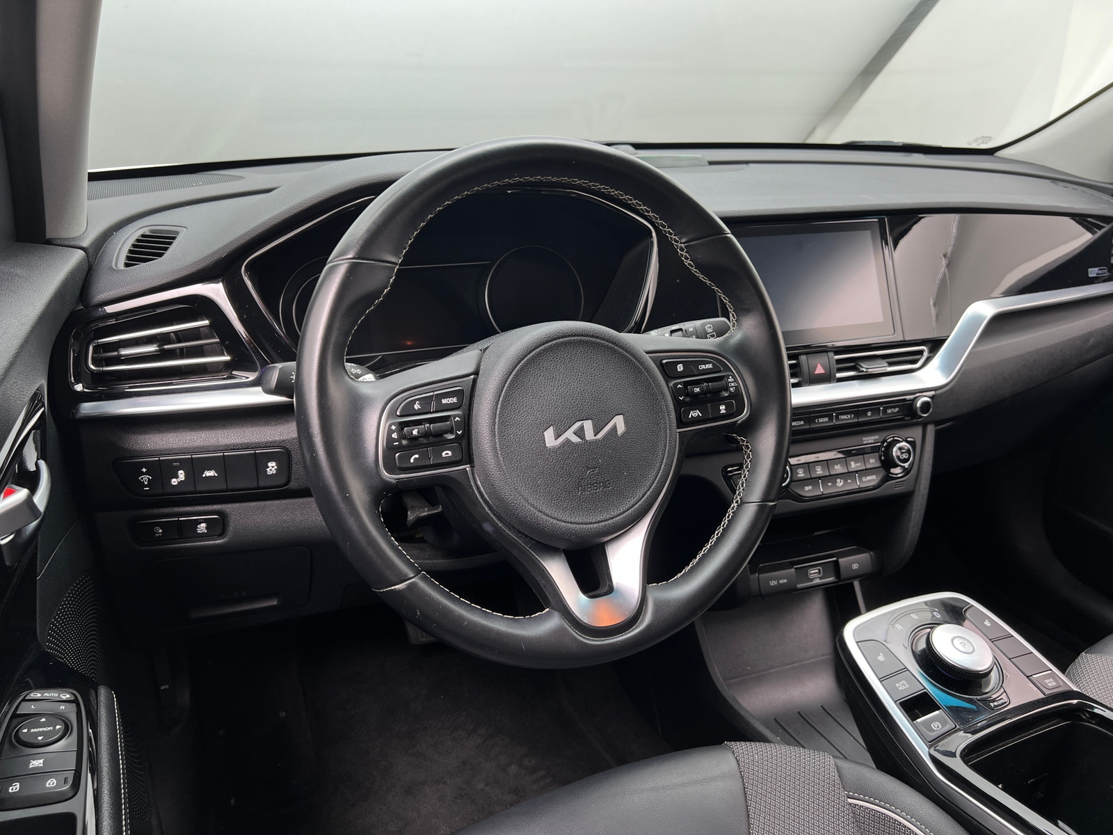 Thumbnail: 2022 Kia Niro - 5