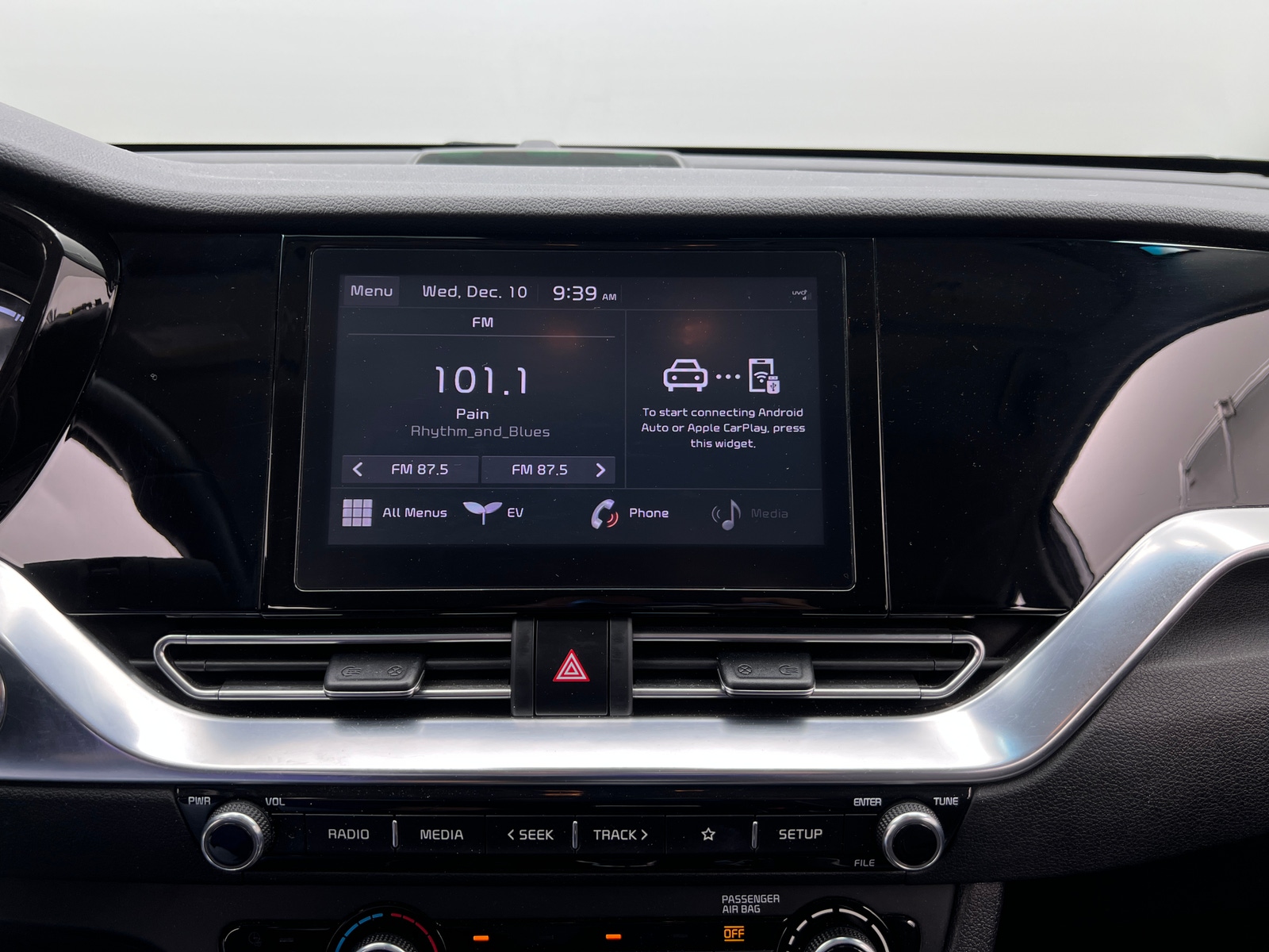 Thumbnail: 2022 Kia Niro - 4