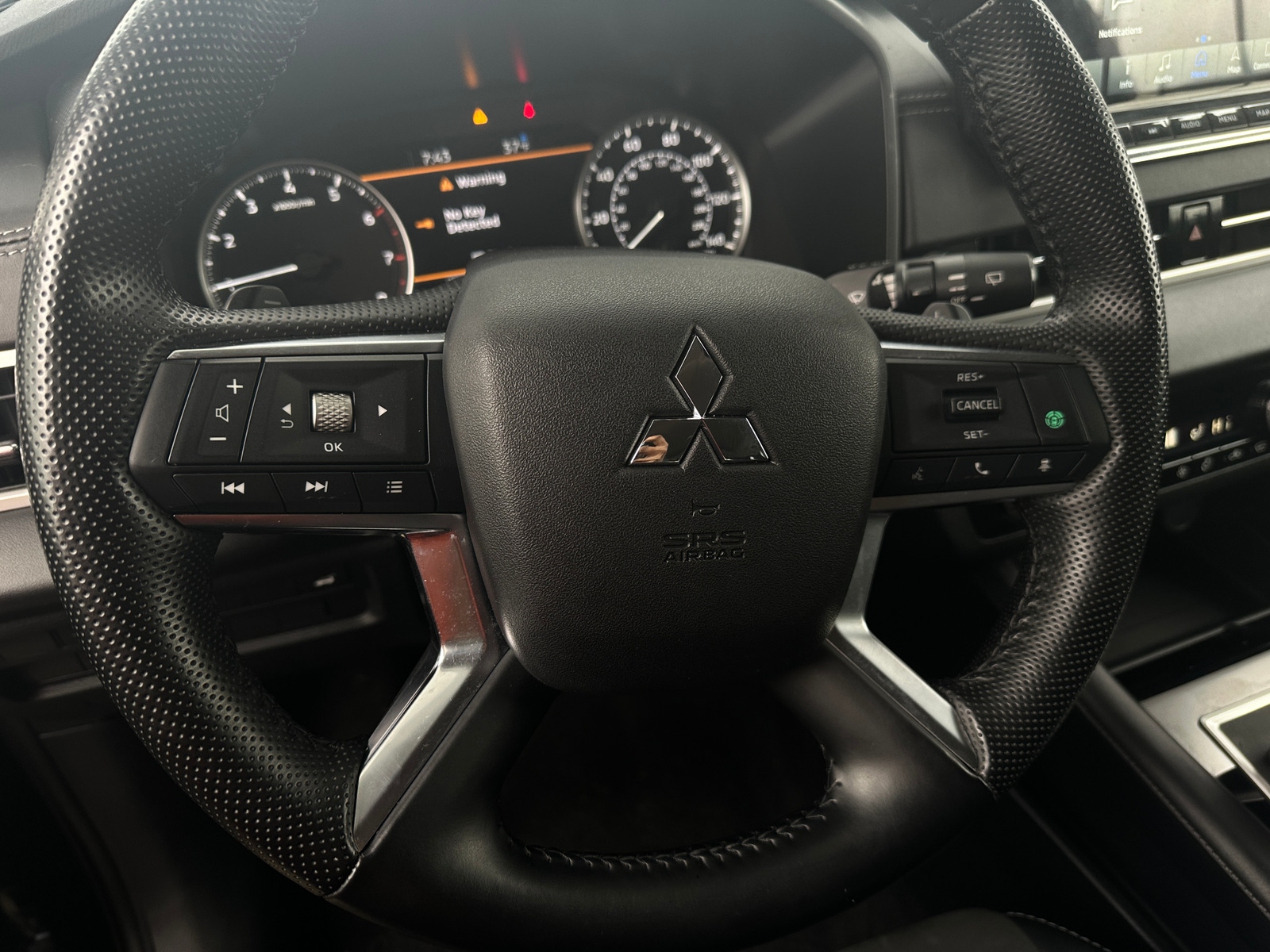 Thumbnail: 2024 Mitsubishi Outlander - 4