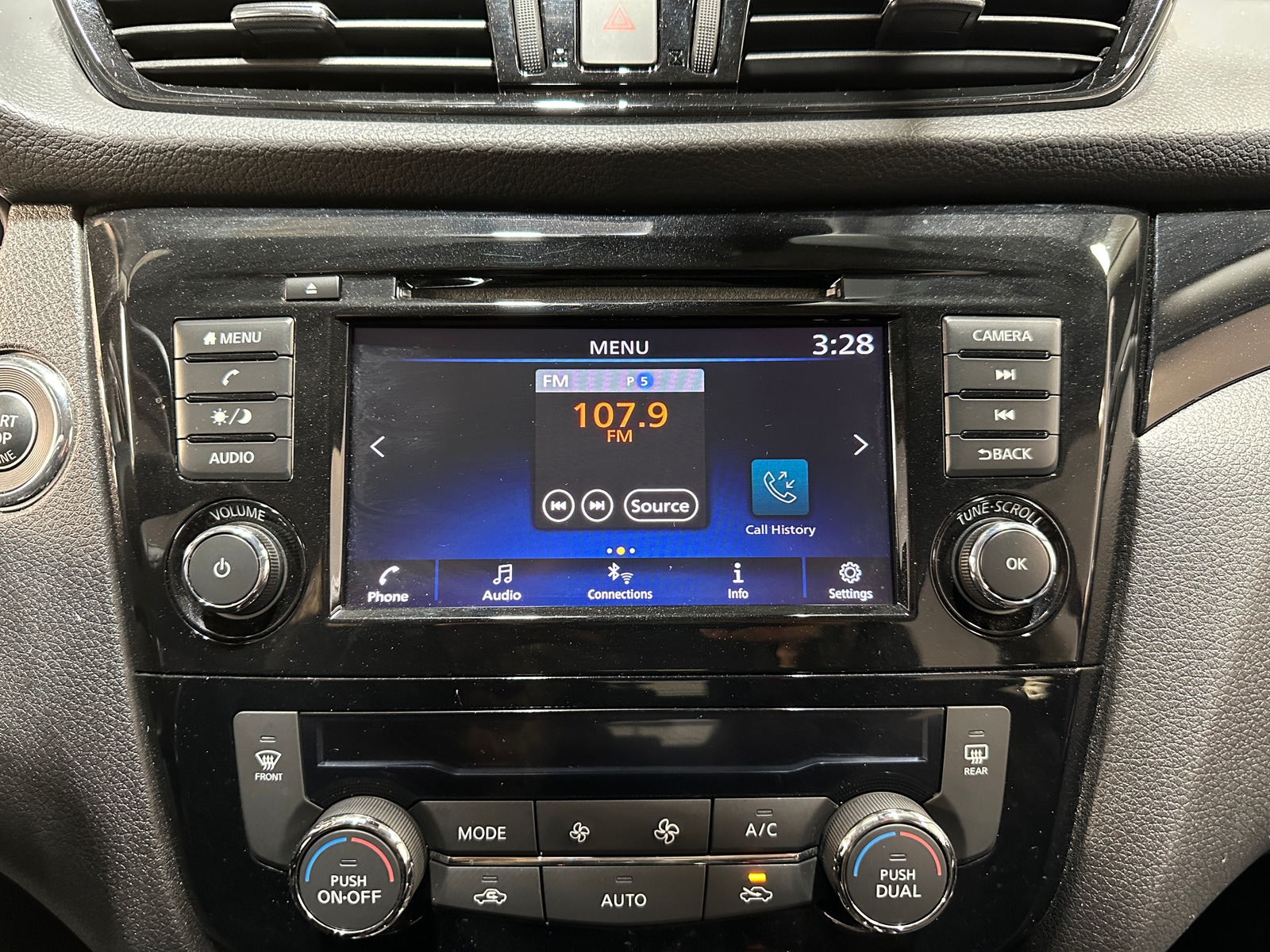 Thumbnail: 2022 Nissan Rogue Sport - 3