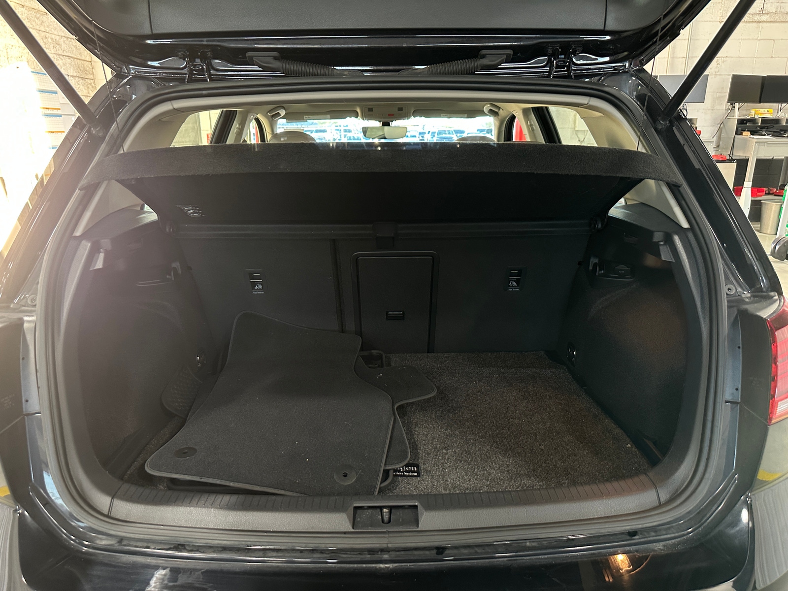 Thumbnail: 2020 Volkswagen Golf - 6