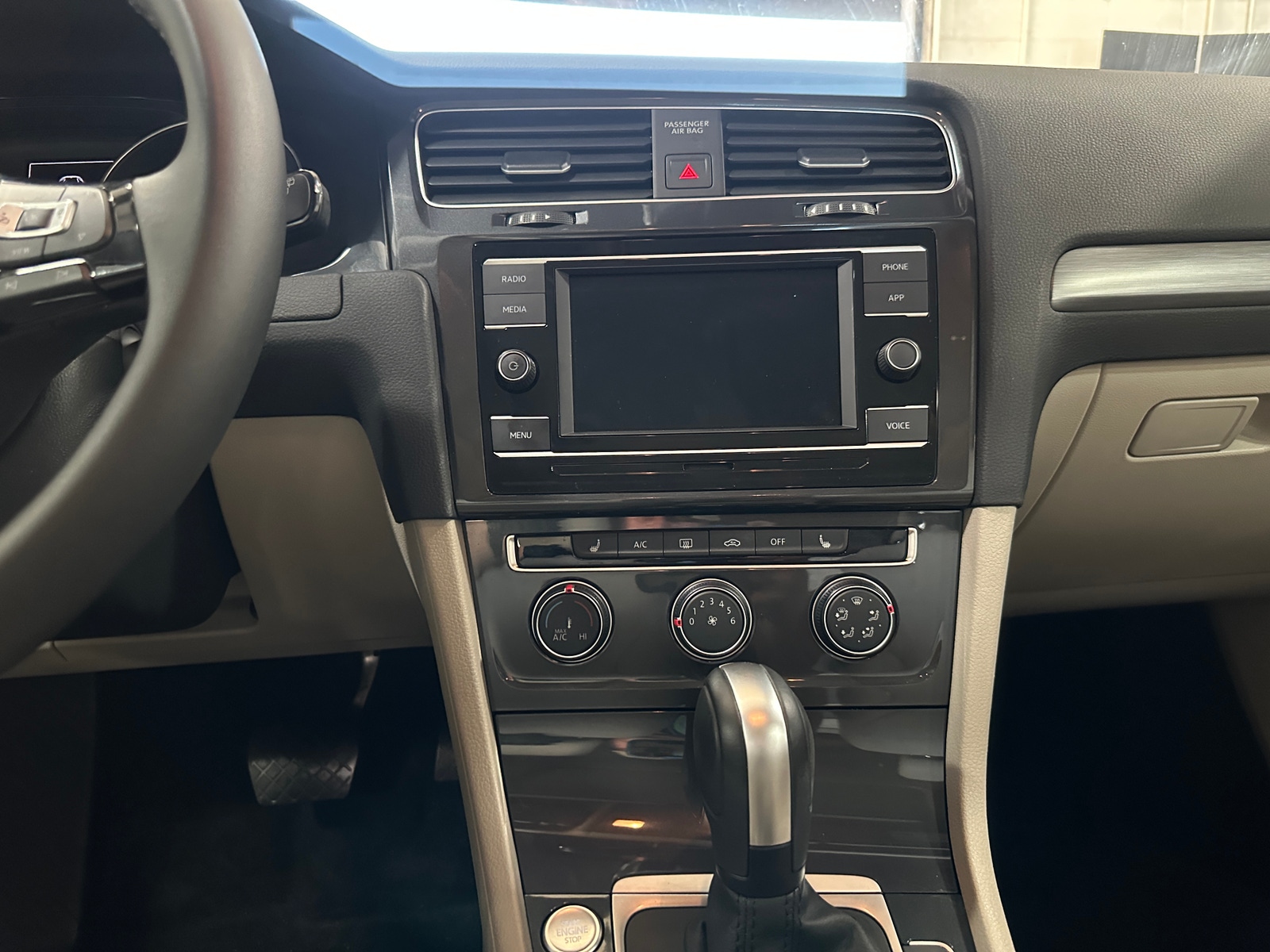 Thumbnail: 2020 Volkswagen Golf - 3