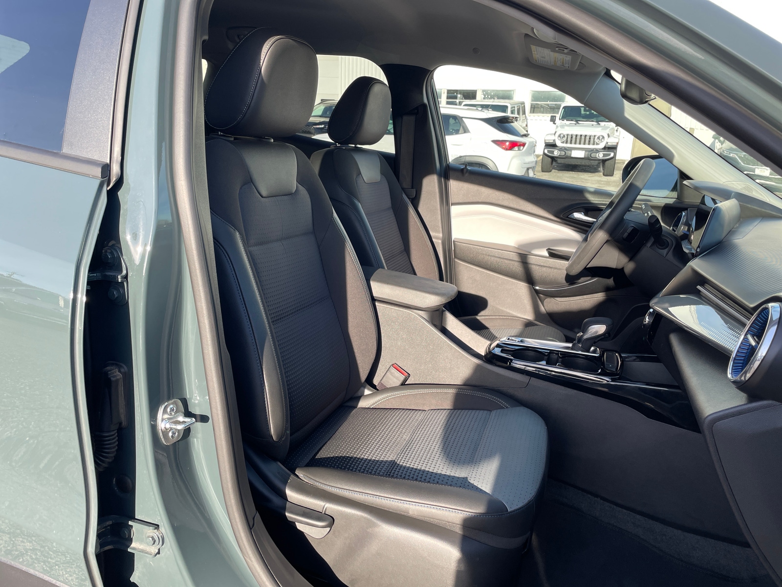 Thumbnail: 2025 Chevrolet Trax - 2