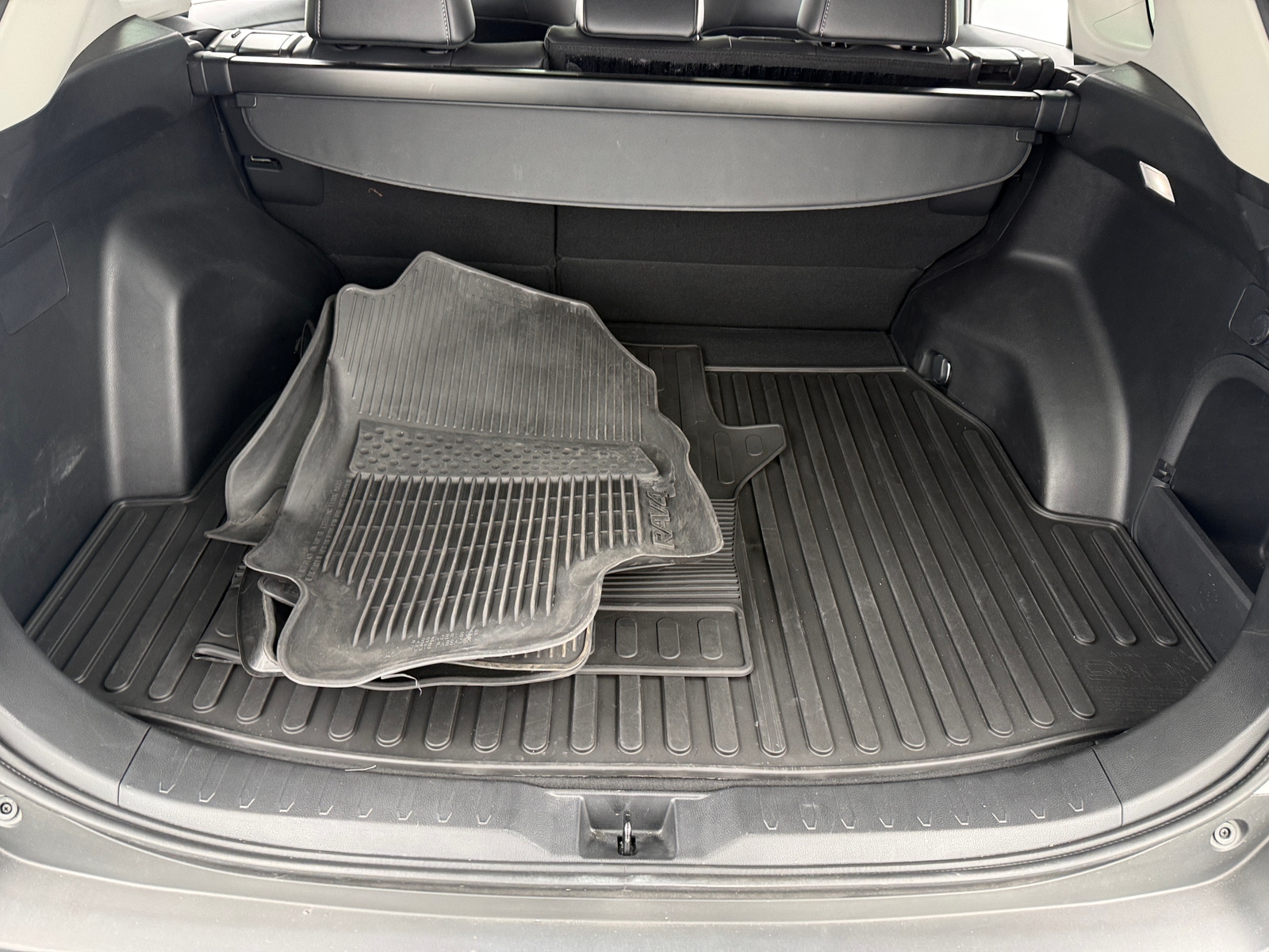 Thumbnail: 2022 Toyota RAV4 - 6