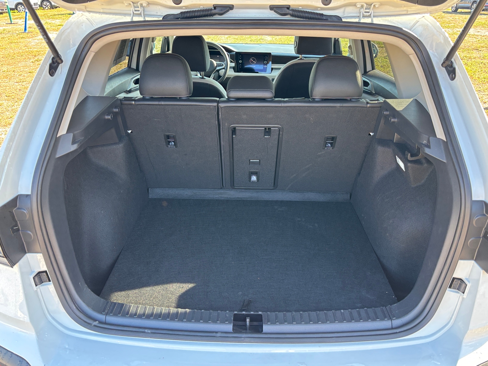 Thumbnail: 2025 Volkswagen Taos - 6