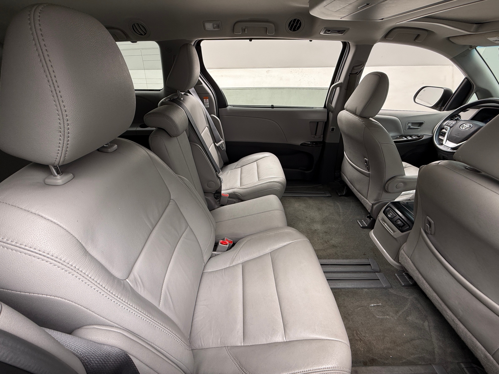 Thumbnail: 2017 Toyota Sienna - 5